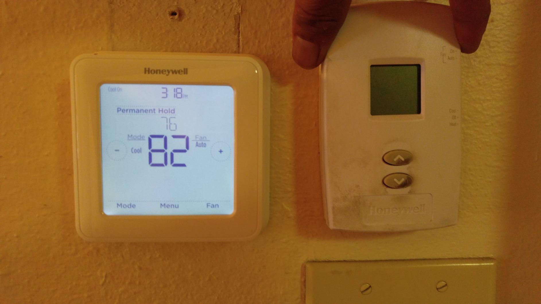 Honeywell Home 7 Day Programmable Touchscreen Thermostat | RTH8560D customer photo 1
