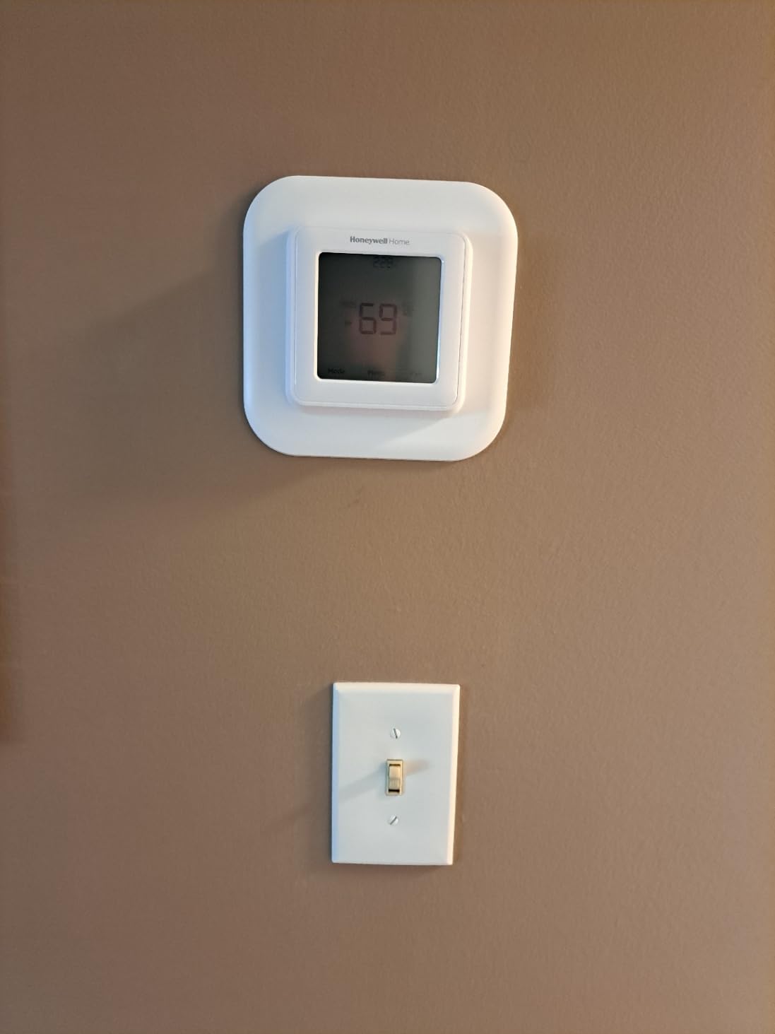 Honeywell Home 7 Day Programmable Touchscreen Thermostat | RTH8560D customer photo 2