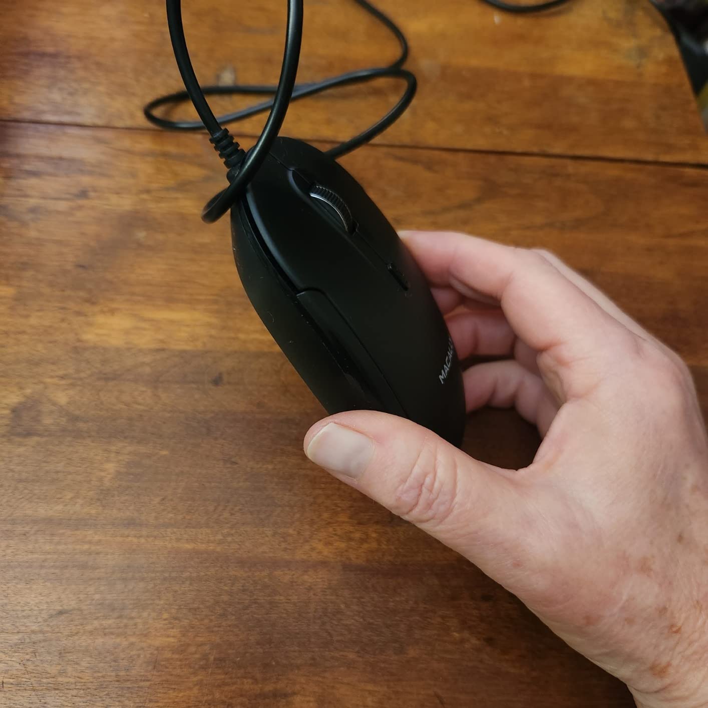 Macally Silent Wired Mouse - Slim & Compact USB Mouse for Apple Mac or Windows PC Laptop/Desktop - Designed with Optical Sensor & DPI Switch - Simple & Comfortable Wired Computer Mouse (White) customer photo 2