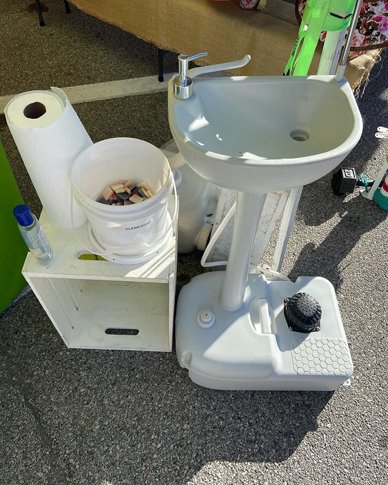Outsunny Portable Camping Sink w/ 4.5 Gal Tank, Wheels, Manual Foot Pump, customer photo 2