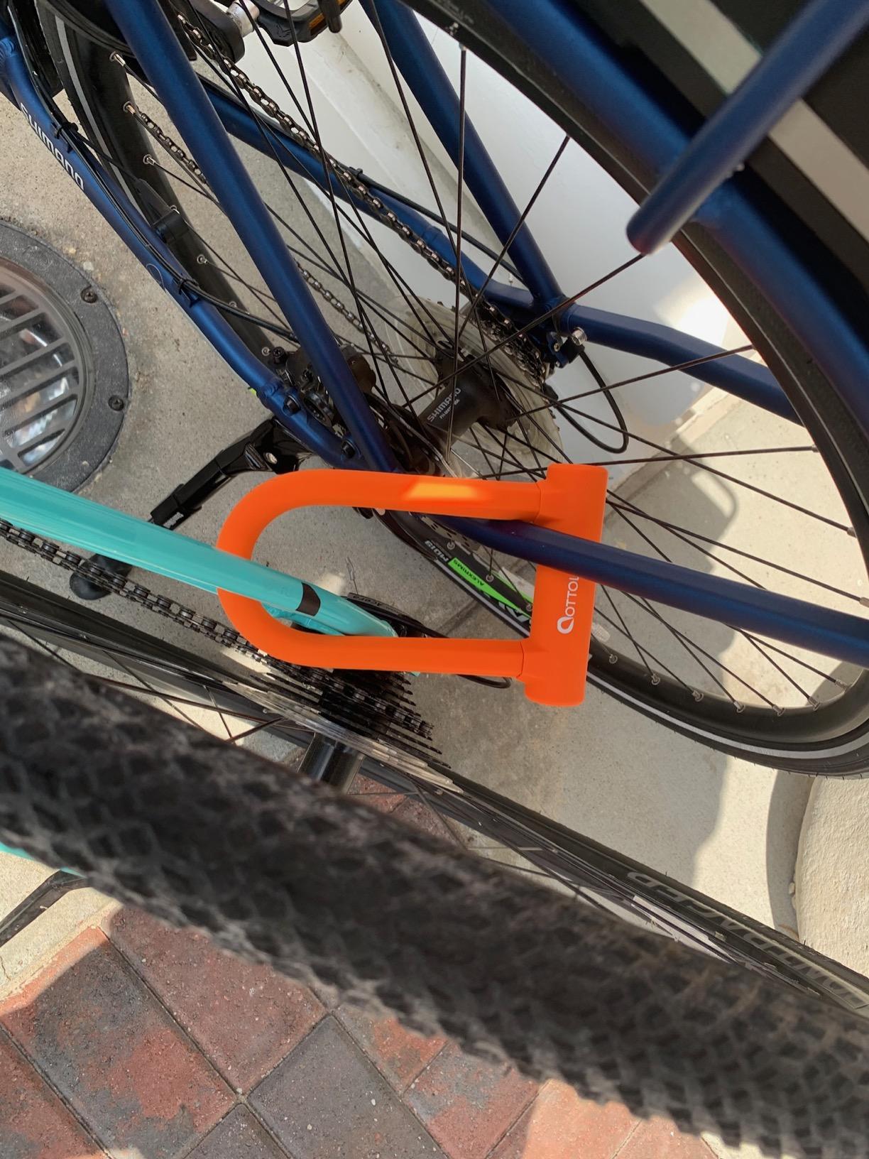 OTTOLOCK Sidekick Compact U-Lock, Orange | Lightweight Anti-Theft Bike Lock for Road, Mountain & Electric Bikes with Keys customer photo 2