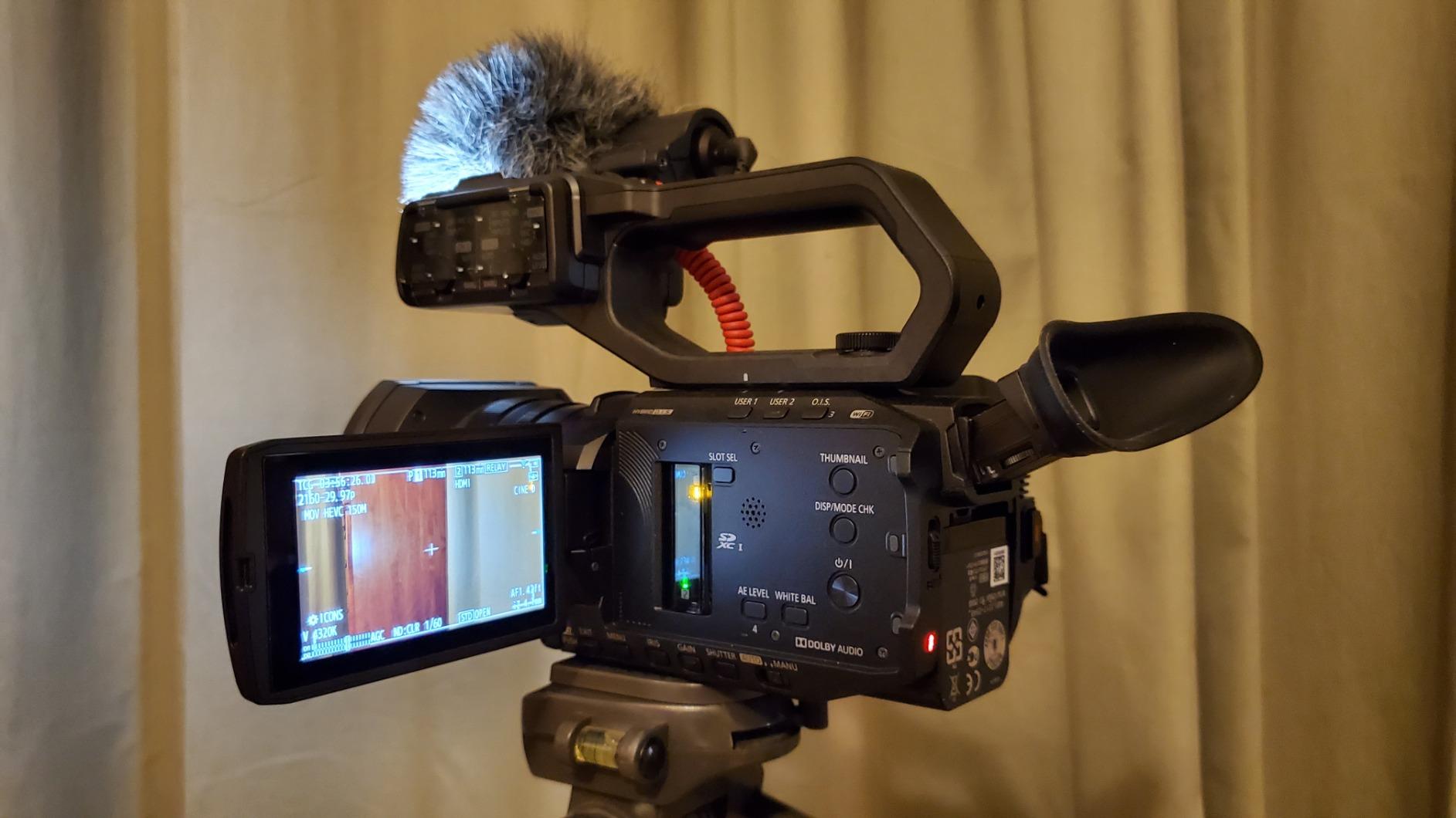 Panasonic X1500 4K Professional Camcorder with 24X Optical Zoom, WiFi HD Live Streaming, HC-X1500 (USA Black) customer photo 2