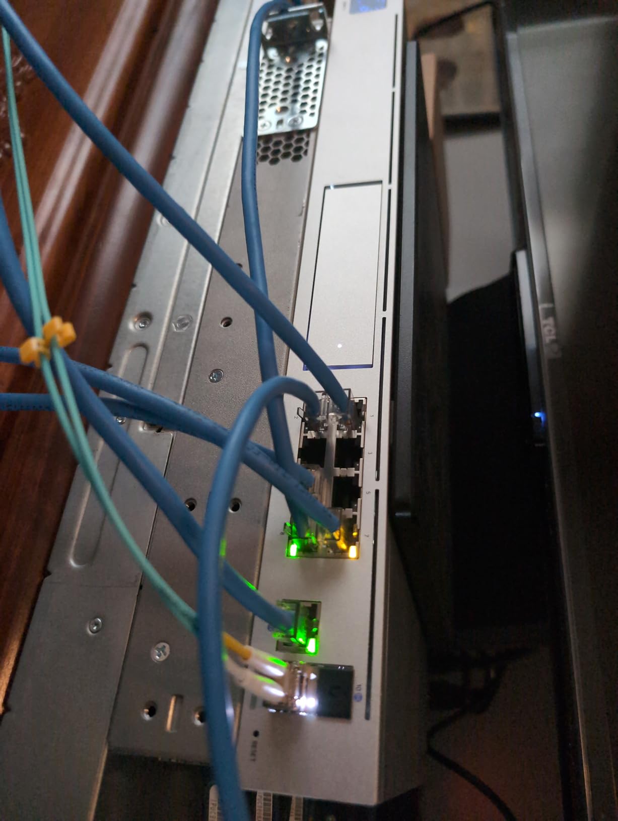 UBIQUITI UNIFI Dream Machine PRO customer photo 2