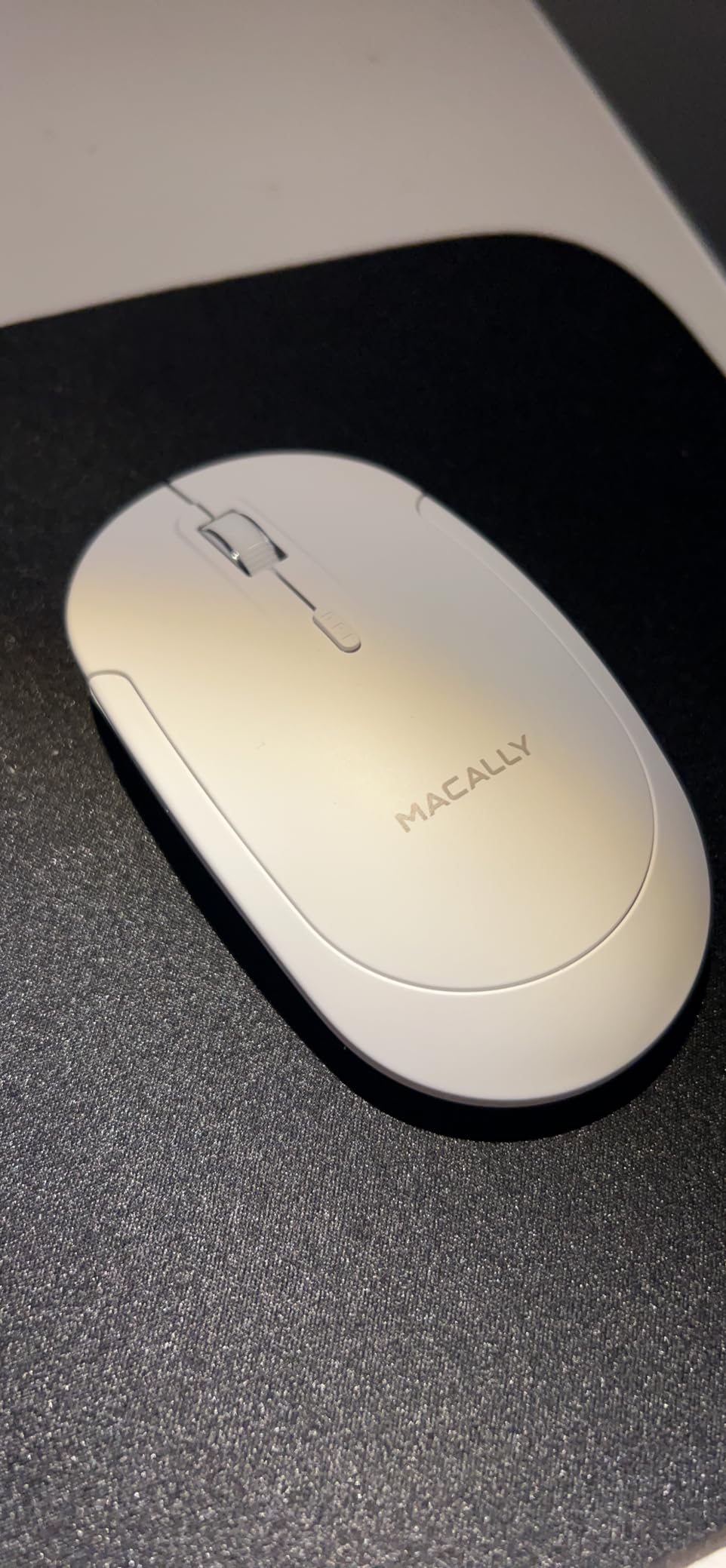 Macally Wireless Bluetooth Mouse for Mac, MacBook Pro/Air, iPad, and PC - Quiet Click and Comfortable Compatible Apple Mouse Wireless - Rechargeable - White customer photo 2