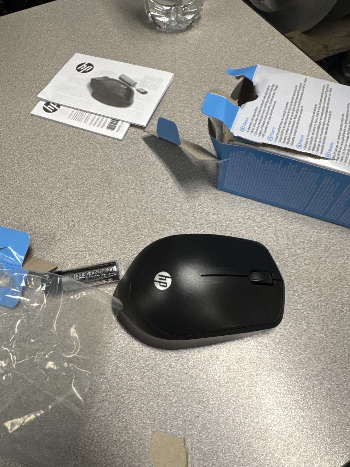 HP 280 Silent Wireless Mouse - Ergonomic, Right-Handed Design - 2.4GHz USB Wireless Connection - Multi-Surface Technology, 1600 DPI Optical Sensor - Win, Chrome, Mac OS - Up to 18-Month Battery Life customer photo 2