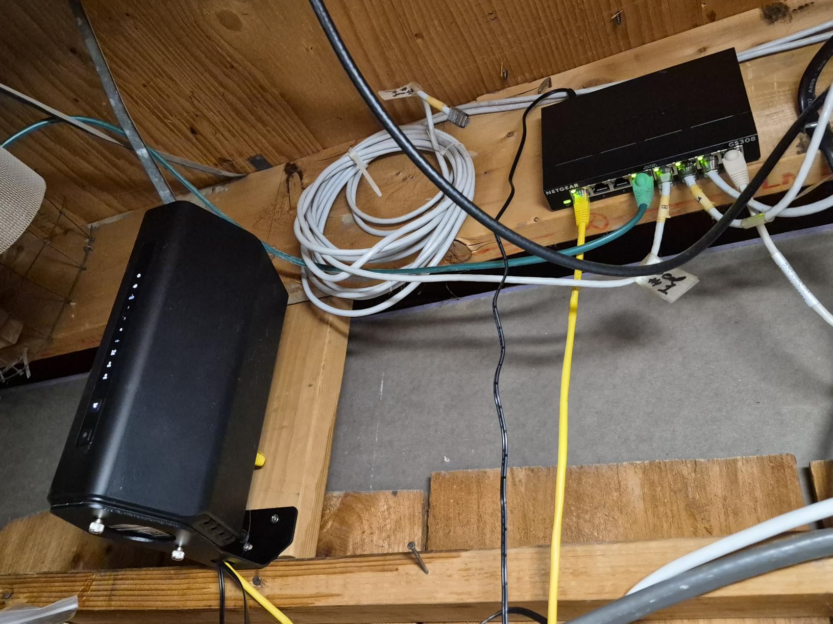 NETGEAR 24-Port Gigabit Ethernet Unmanaged Network Switch (GS324) | Essential Model, Desktop, Wall, or Rack Mount customer photo 1