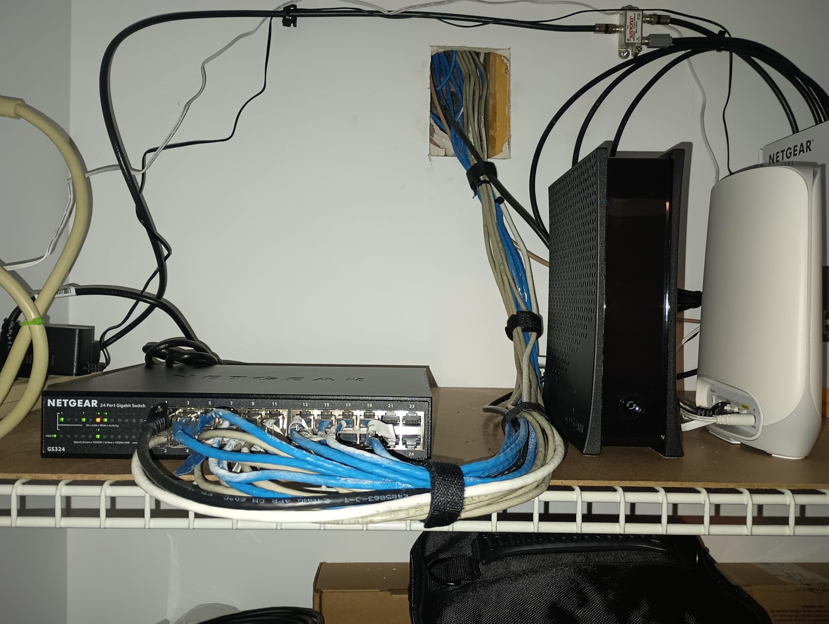 NETGEAR 24-Port Gigabit Ethernet Unmanaged Network Switch (GS324) | Essential Model, Desktop, Wall, or Rack Mount customer photo 2