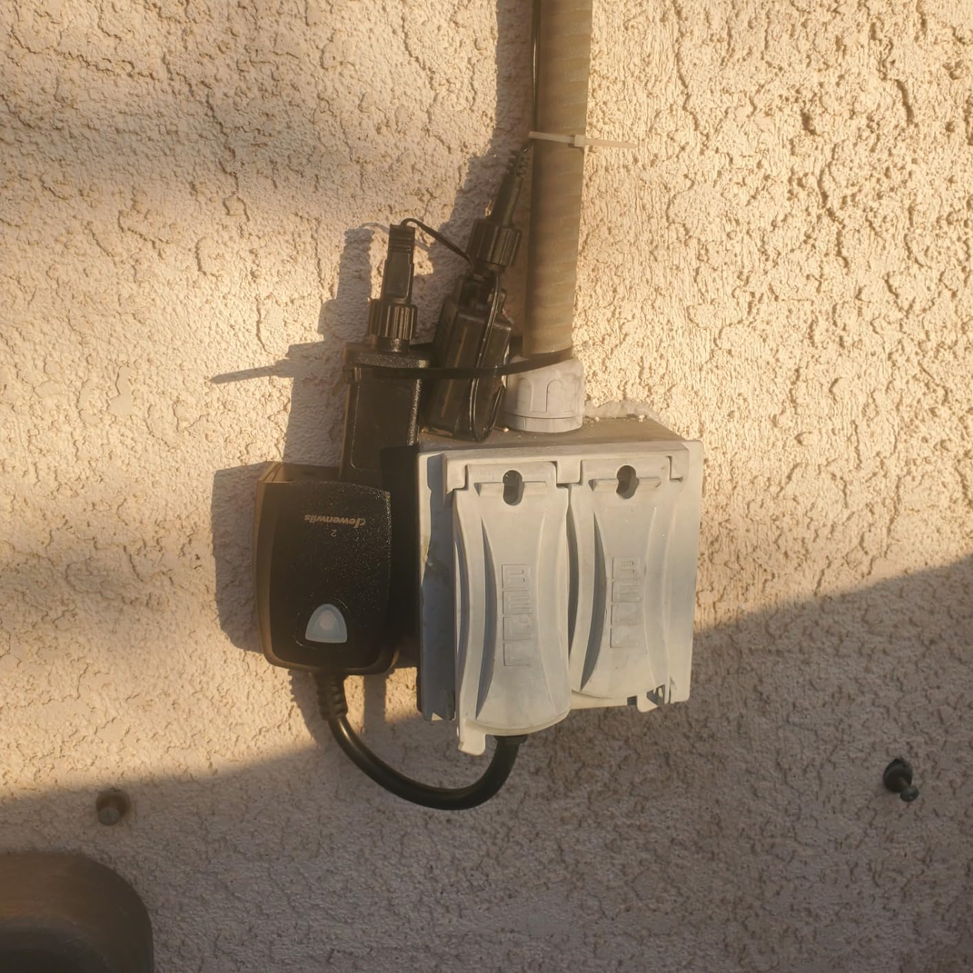 DEWENWILS Wireless Remote Control Outdoor Outlet with 2 Remotes, Electrical Plug-in Light Switch, Weatherproof, 15 AMP Heavy Duty, 100 FT Range, for Lights, Lamp, Fans, ETL Listed customer photo 2