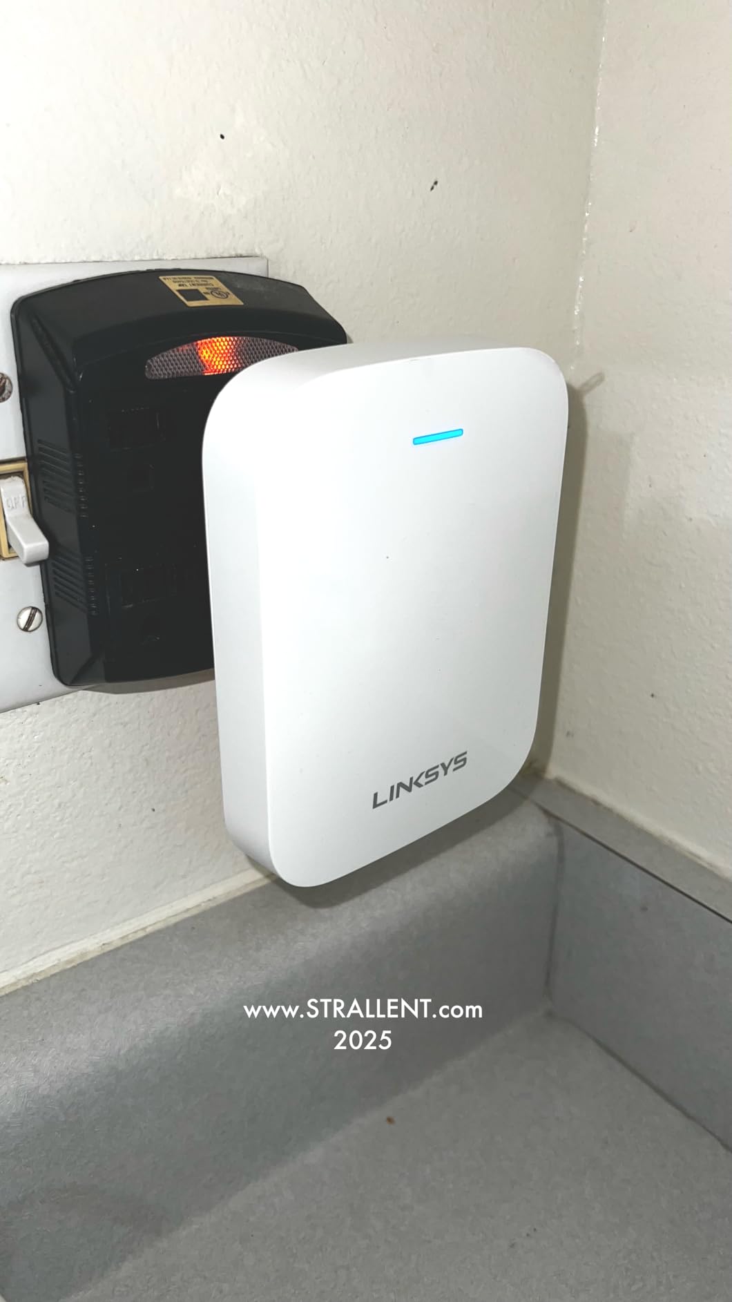 Linksys WiFi Extender, WiFi 6 Range Booster, Dual-Band Booster, Internet Repeater, 2,000 Sq. ft Coverage, Speeds up to (AX1800) 1.8Gbps - RE7310 customer photo 2