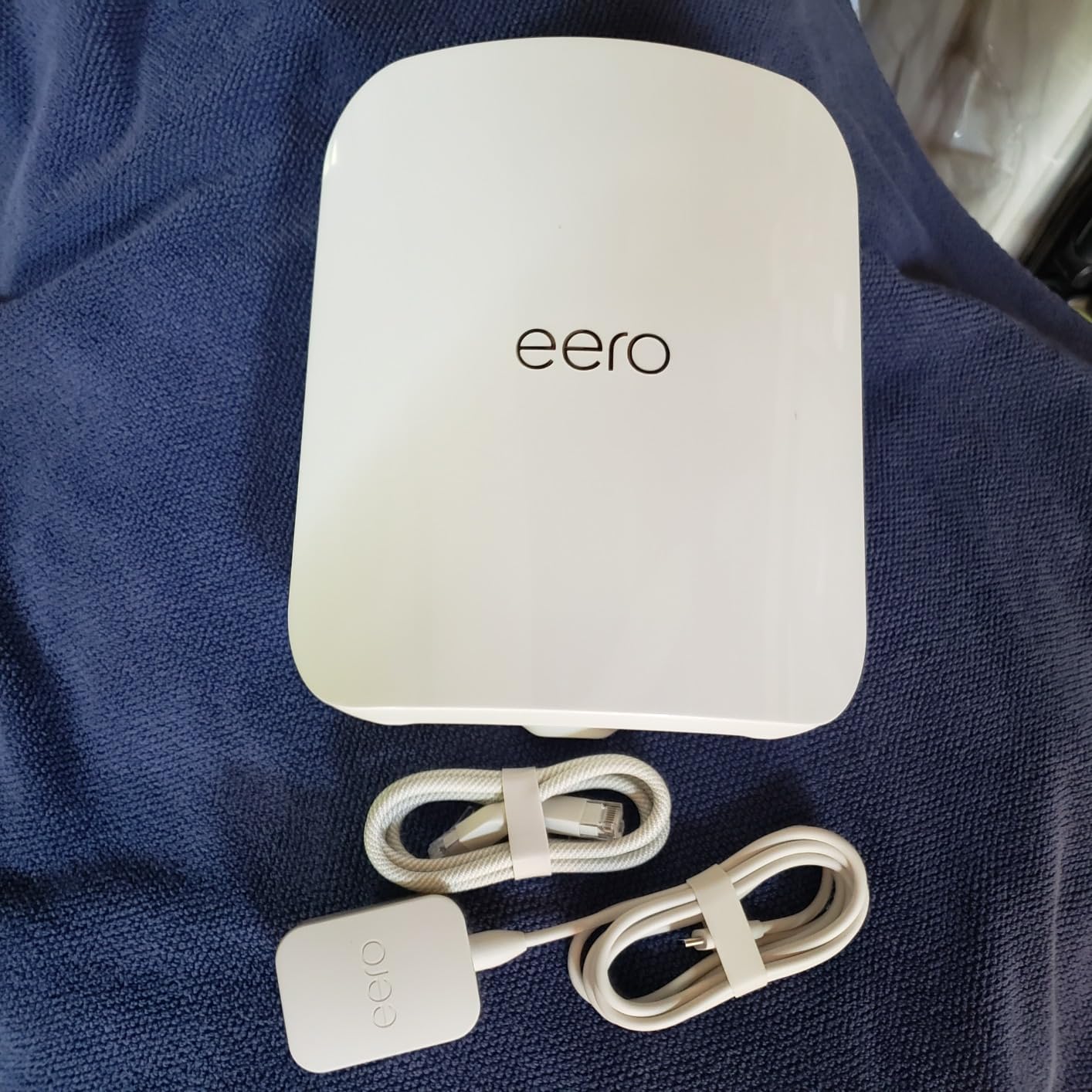 Amazon eero Max 7 mesh wifi router (newest model) - Supports internet plans up to 10 Gbps, Coverage up to 2,500 sq. ft., Connect 250+ devices, 1-pack customer photo 2