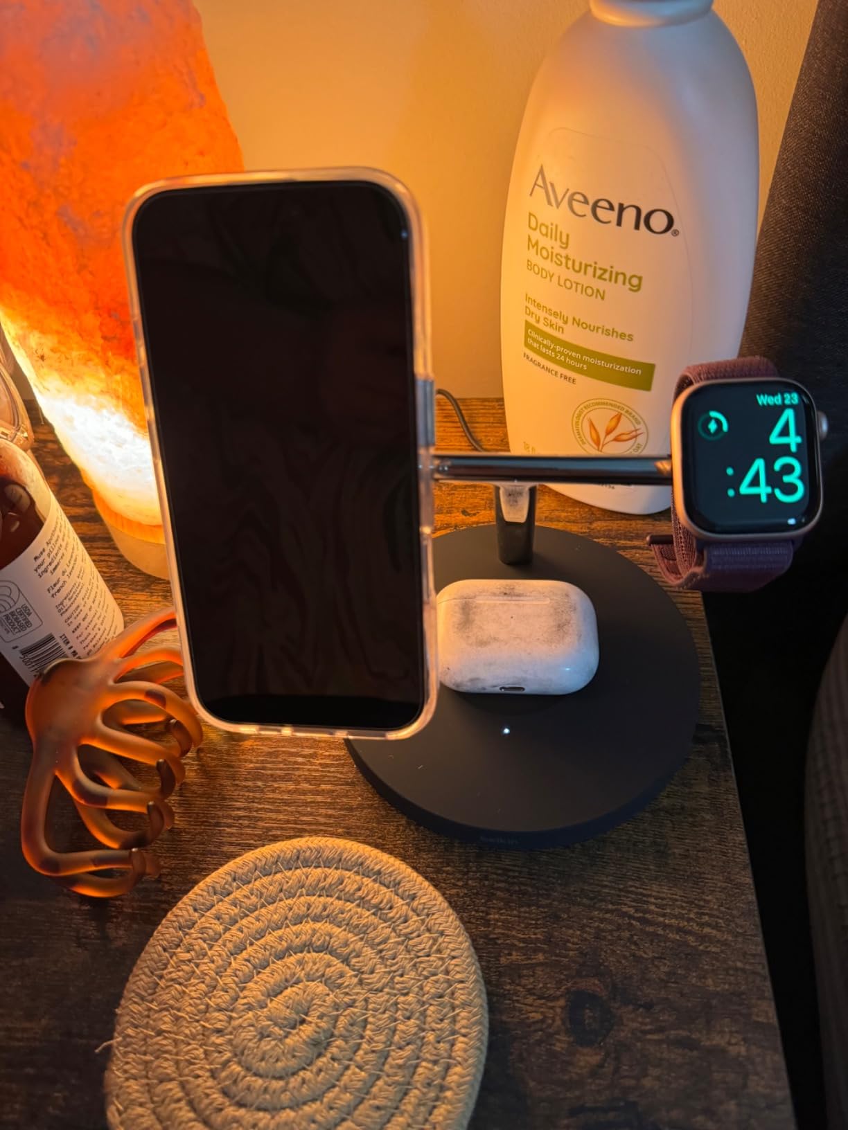 Belkin MagSafe 3 in 1 Wireless Charging Stand, 2nd Gen, 33% Faster customer photo 1