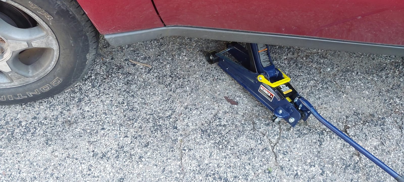 Big RED 2.5 Ton (5,000 lb) Low Profile Hydraulic Trolly Jack, Blue, AT825051UR customer photo 2