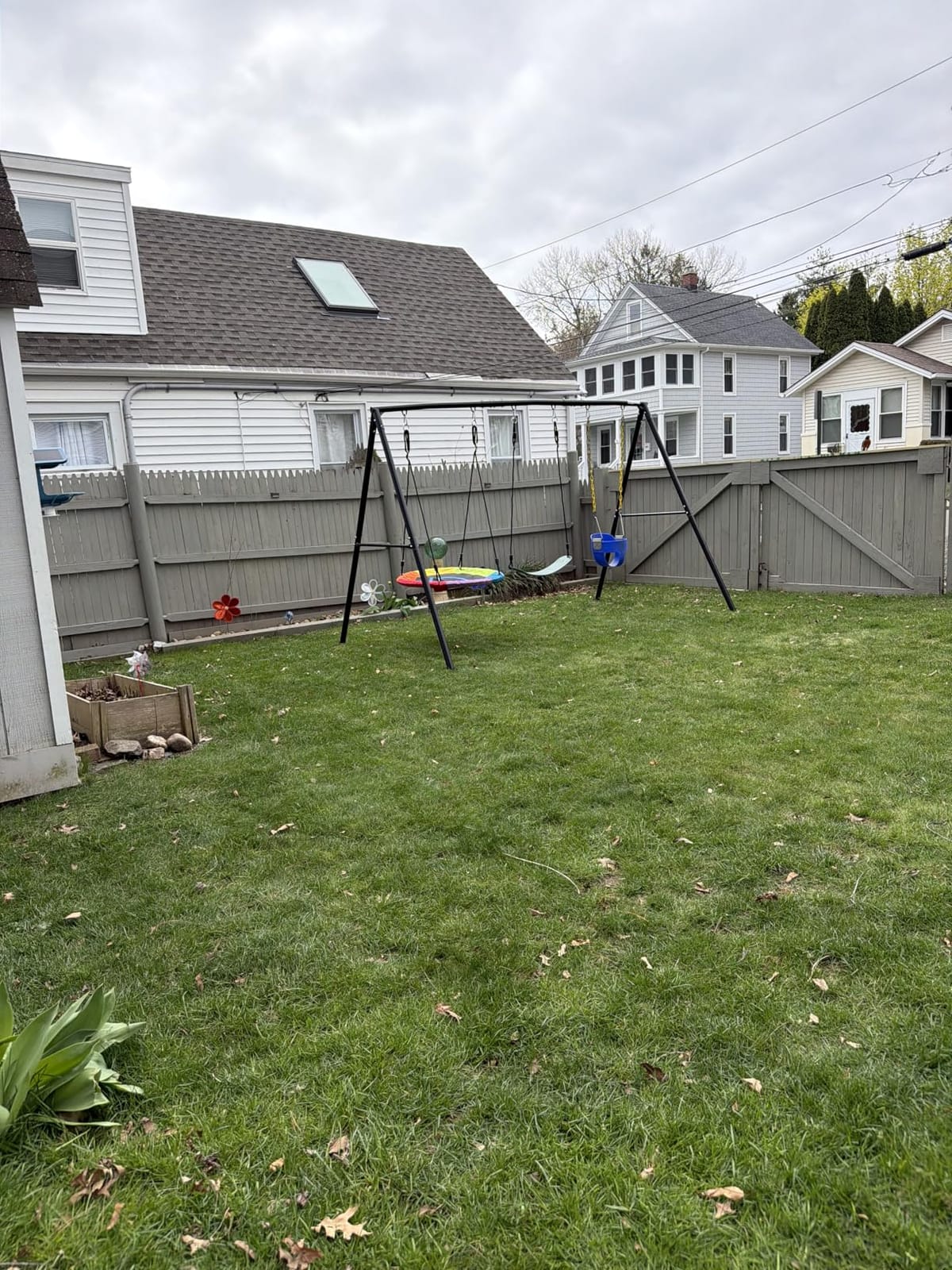 Hapfan 3 Seat Swing Set for Backyard with Saucer & Belt Swings customer photo 1