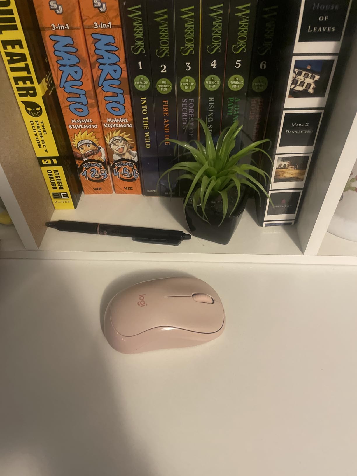 Logitech M240 Compact Silent Bluetooth Wireless Mouse - Graphite customer photo 1