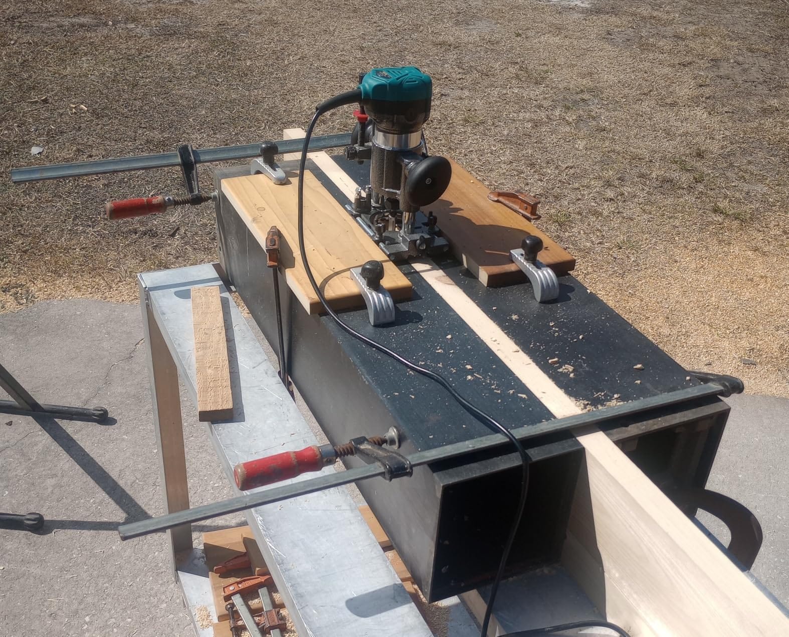 VEVOR Compact Router 1.25HP With Fixed Base, Plunge Base and Tilt Base, Variable Speed Wood Router Kit Max Torque 30,000RPM For Woodworking & Furniture Manufacturing customer photo 2
