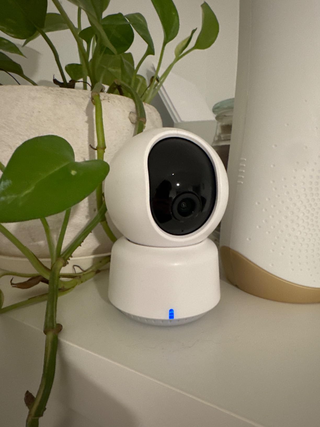 Aqara 2K Indoor Security Camera E1, HomeKit Secure Video Indoor Camera | Pan & Tilt, Two-Way Audio, Night Vision, Person Tracking, Wi-Fi 6, Plug-in Cam Supports HomeKit, Alexa and IFTTT customer photo 2