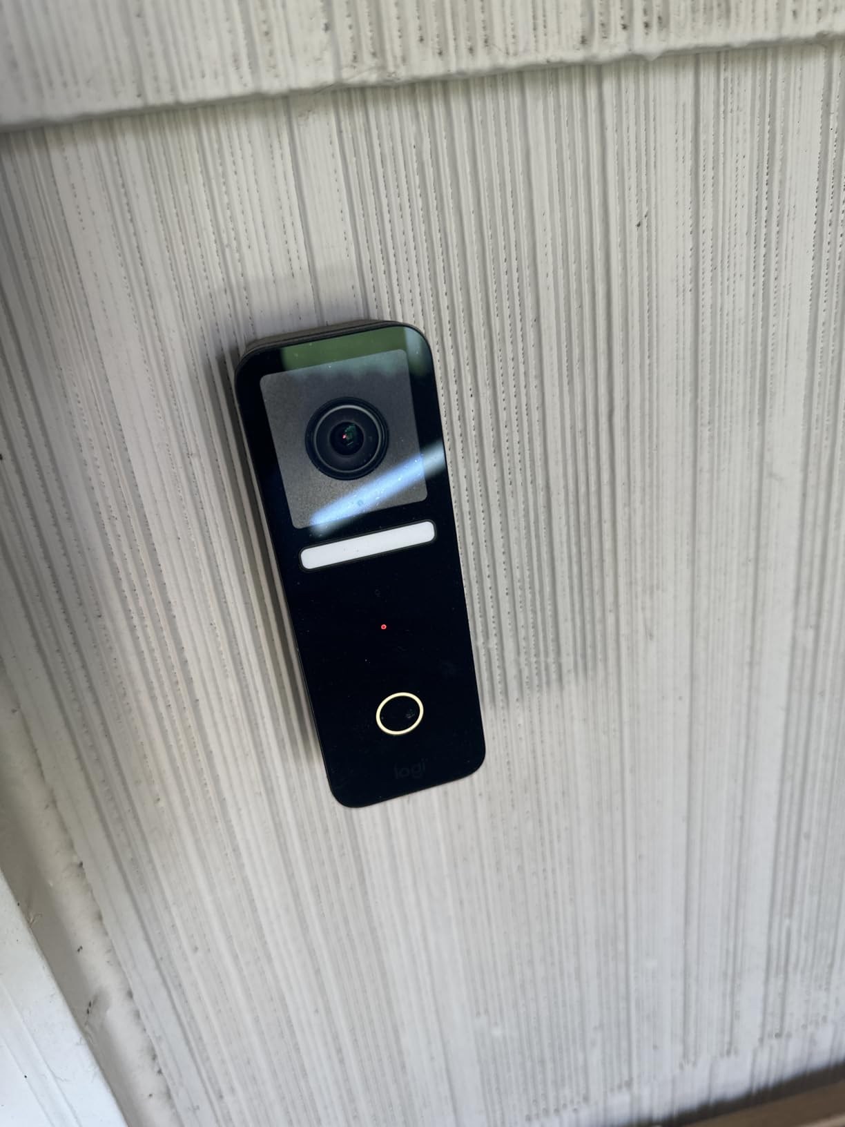 Logitech Circle View Apple HomeKit-Enabled Wired Doorbell TrueView Video, Face Recognition, Color Night Vision, and Head-to-Toe HD Video - Black (Renewed) customer photo 1