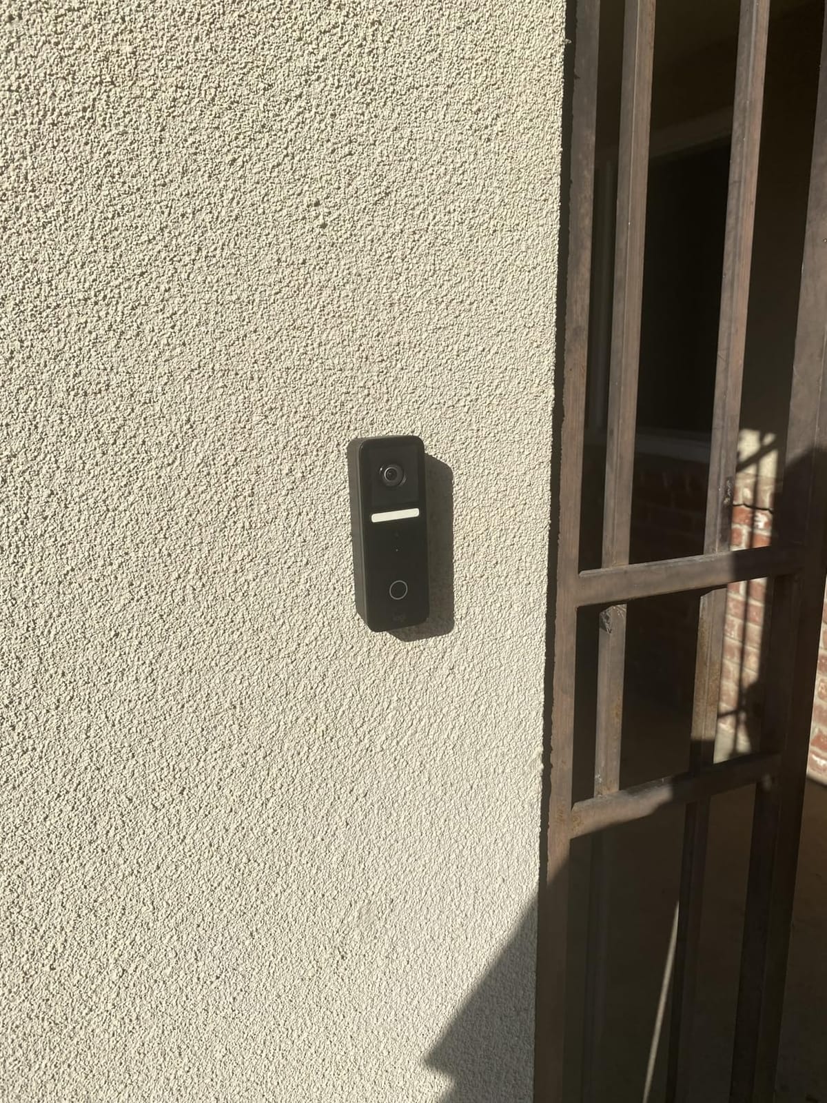 Logitech Circle View Apple HomeKit-Enabled Wired Doorbell TrueView Video, Face Recognition, Color Night Vision, and Head-to-Toe HD Video - Black (Renewed) customer photo 2