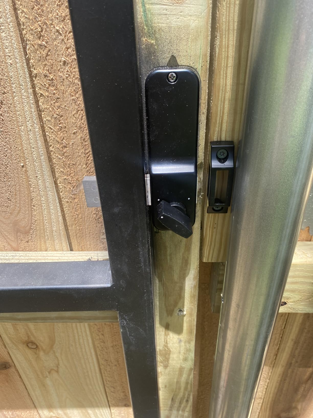 VEVOR Mechanical Keyless Entry Door Lock, 14 Digit Keypad, Outdoor Gate Door Locks Set with Surface-Mounted Latch, Water-Proof Zinc Alloy, Keypad and Knob, Easy to Install, for Garden, Garage, Yard customer photo 2