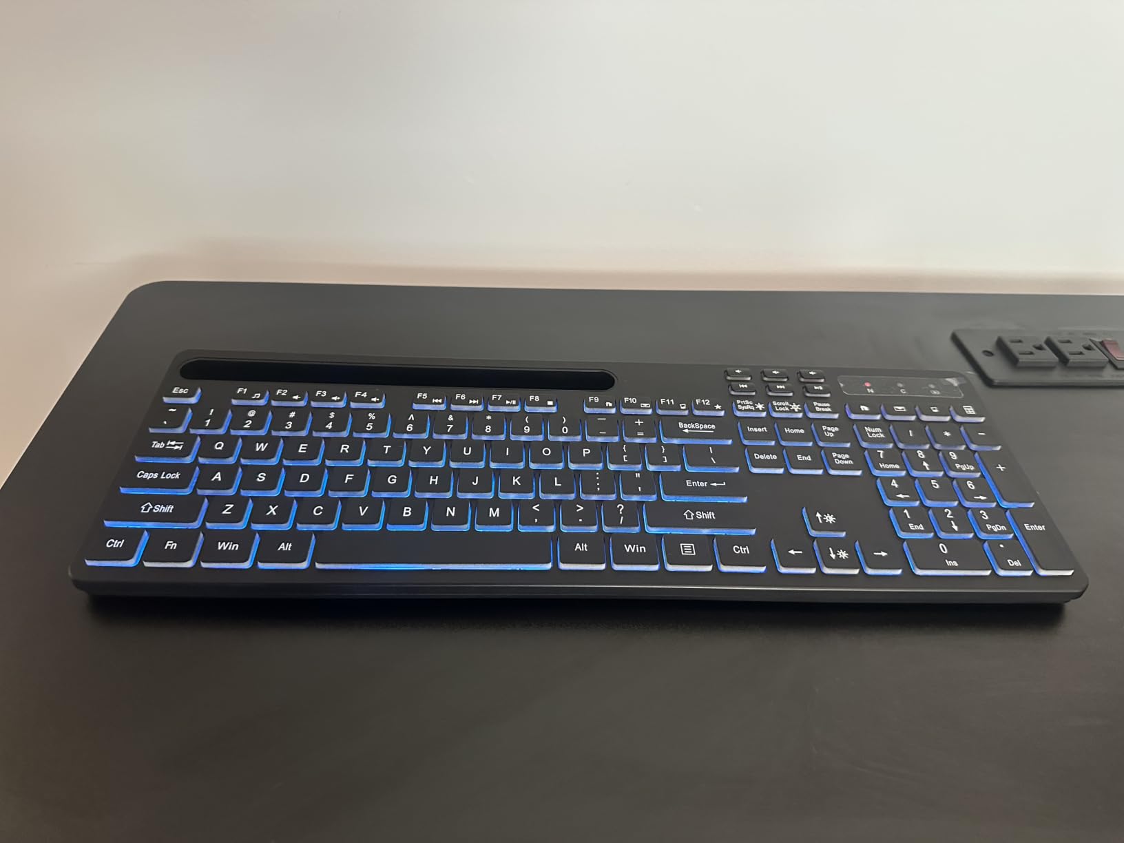 Soueto Wireless Keyboard with RGB Backlit, Phone Holder for Mac/PC, Black customer photo 1