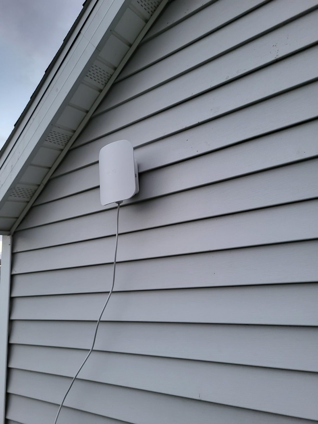 Amazon eero Outdoor 7 Dual-Band Mesh WiFi Router, IP66 Weatherproof, Coverage up to 15,000 sq. ft. Outdoors, Includes 30W PoE+ Adapter customer photo 1