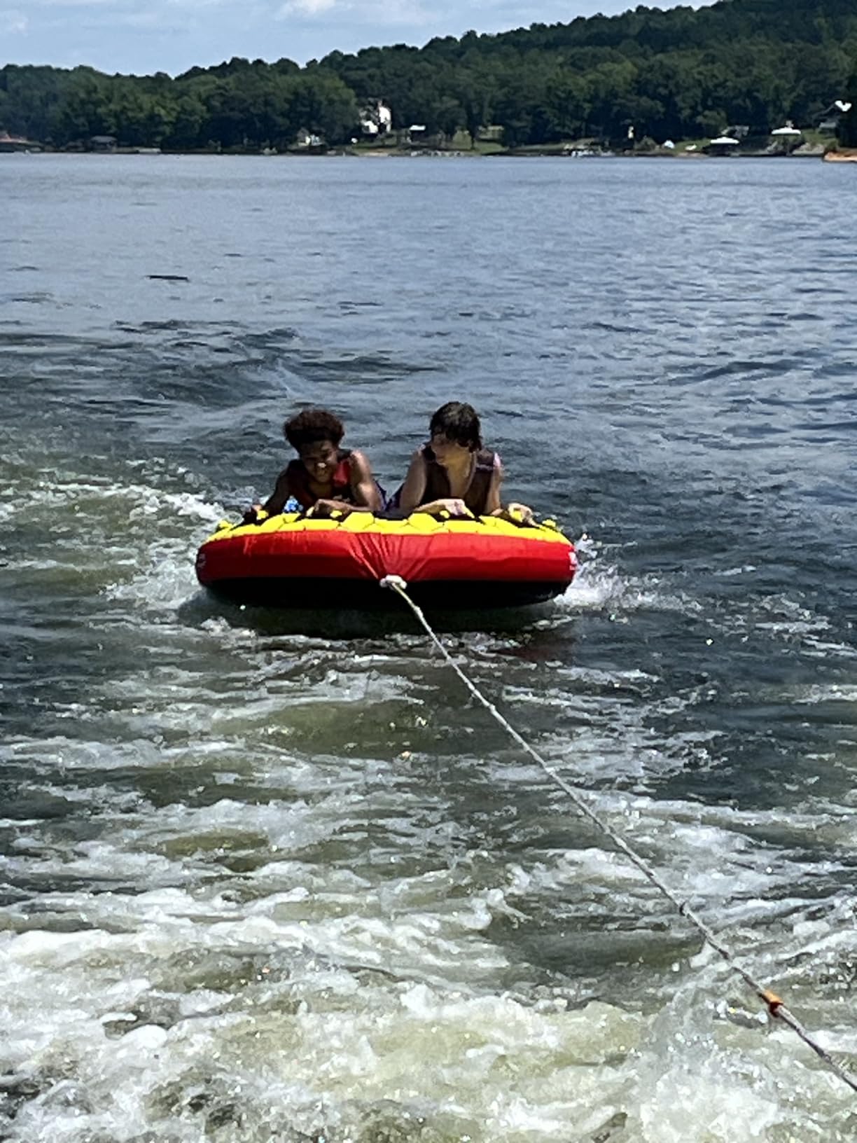 VEVOR Towable Tubes for Boating, 1-4 Riders Inflatable Boat Tubes & Towables, 340-680 lbs Capacity, Multiple Sizes with Full Nylon Cover, Padded/EVA Handles, Fins & Safety Valve (Multi-Option) customer photo 2