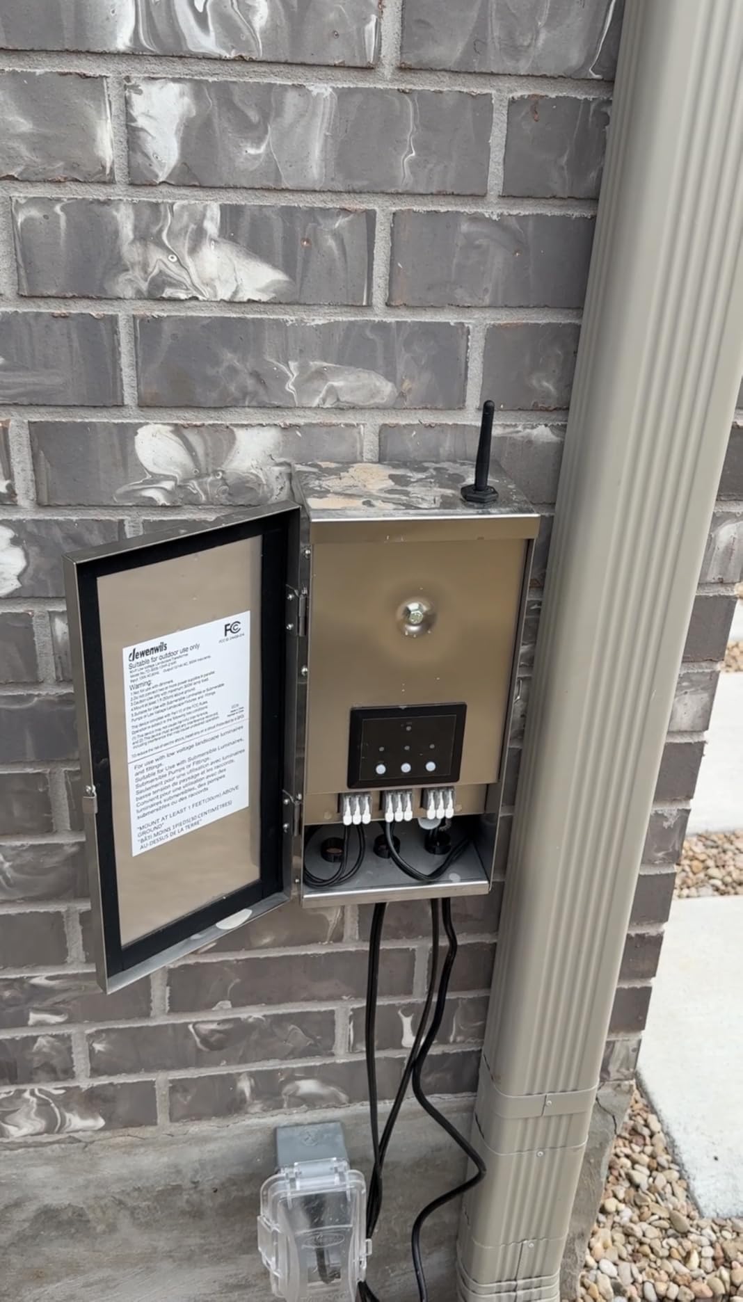DEWENWILS 300W Wi-Fi Low Voltage Landscape Transformer 2.4GHz ONLY | 3 Zones, 120V AC to 12V/14V AC, Landscape Lighting Transformer for Low-Voltage Landscape/Hallway/Stairwell Lights customer photo 1