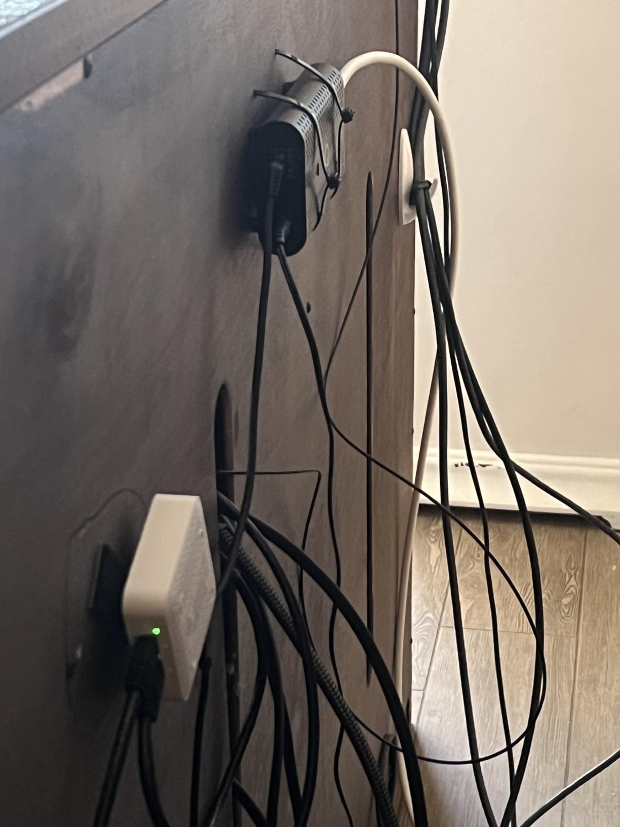 Gigabit Ethernet Switch 4 Port, Ethernet Splitter with USB Power Cable, Support 4 Devices Simultaneously Networking, 5 RJ45 Ports Splitter Adapter High Speed for Cat5/5e/6/7/8 customer photo 2