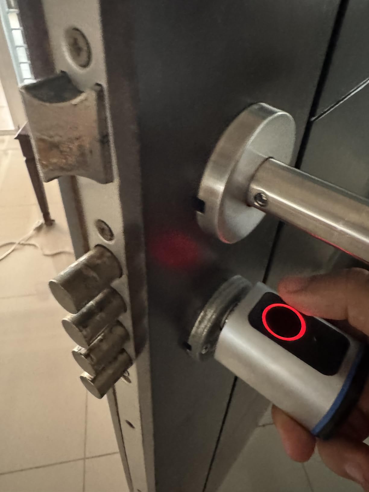 Intelligent Door Locks Fingerprint IC Card Key Cell Phone Application Household Intelligent Electronic Locks Applicable to Wooden Iron Security Door customer photo 1