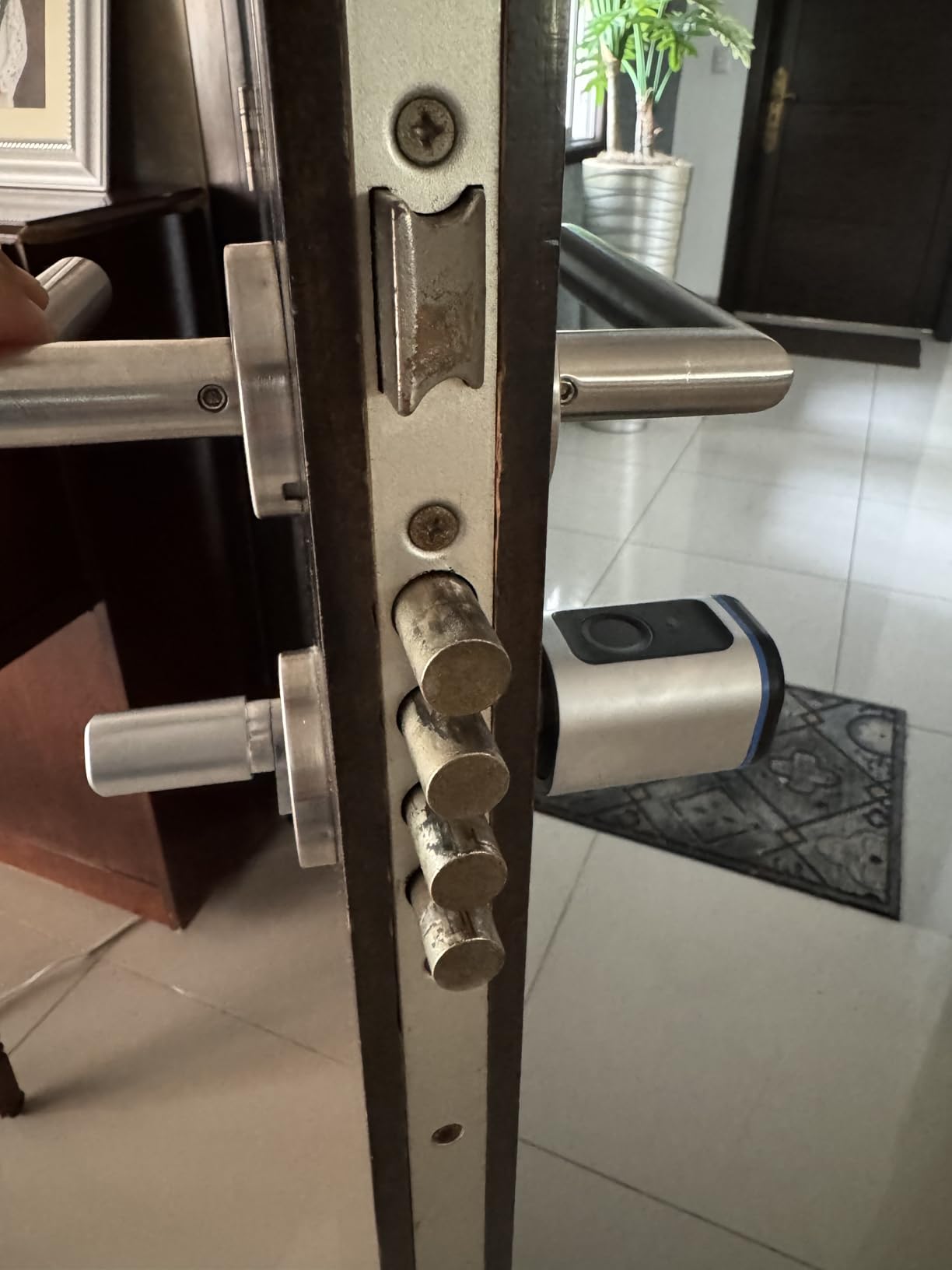 Intelligent Door Locks Fingerprint IC Card Key Cell Phone Application Household Intelligent Electronic Locks Applicable to Wooden Iron Security Door customer photo 2