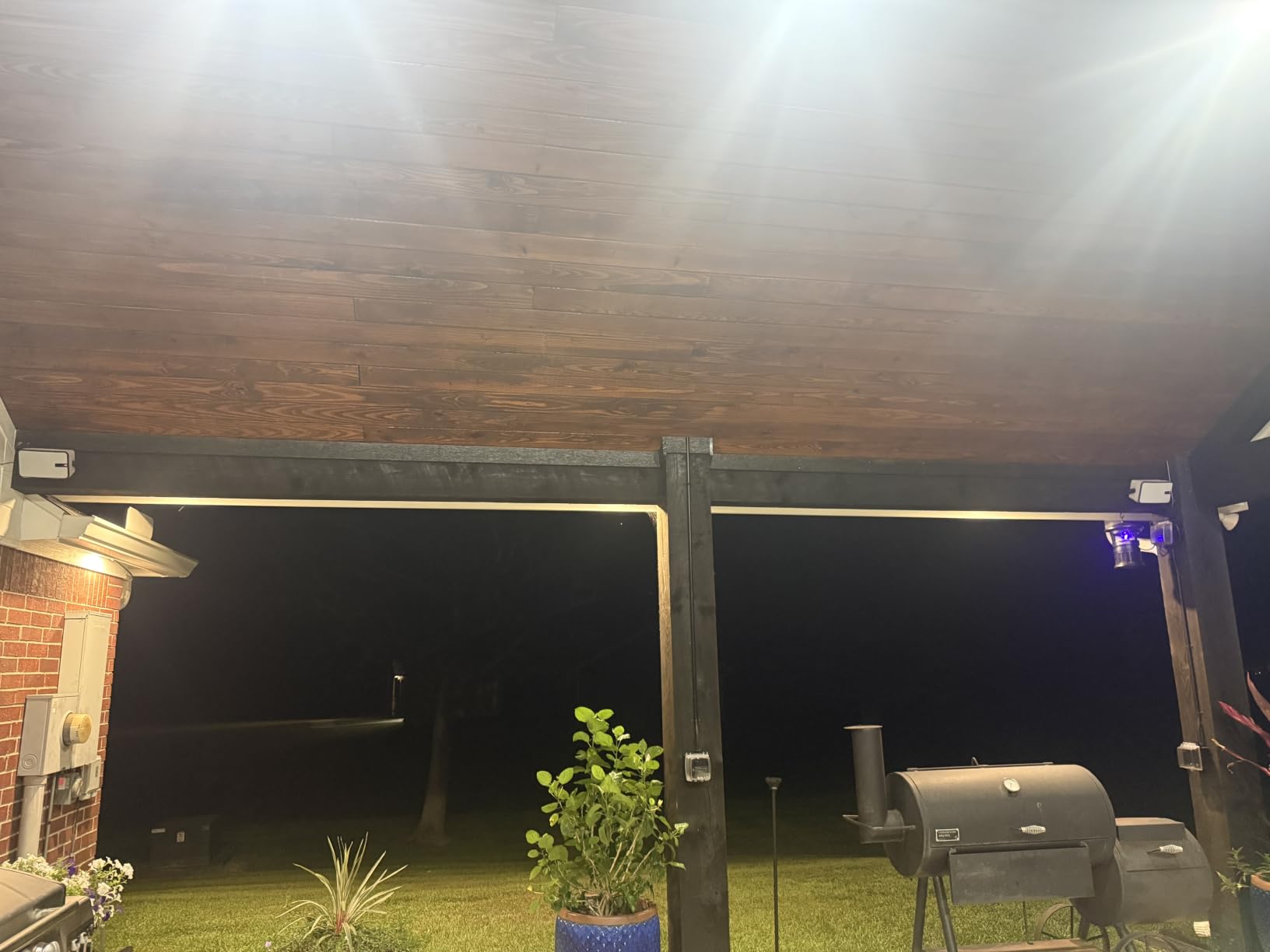 400W Outdoor Bluetooth Speakers, Wireless Sync Between Speakers, Powerful Bass, Wall Mount for Patio, Porch, Gazebo, Garage, 2-Pack, White(MZ-621) customer photo 1