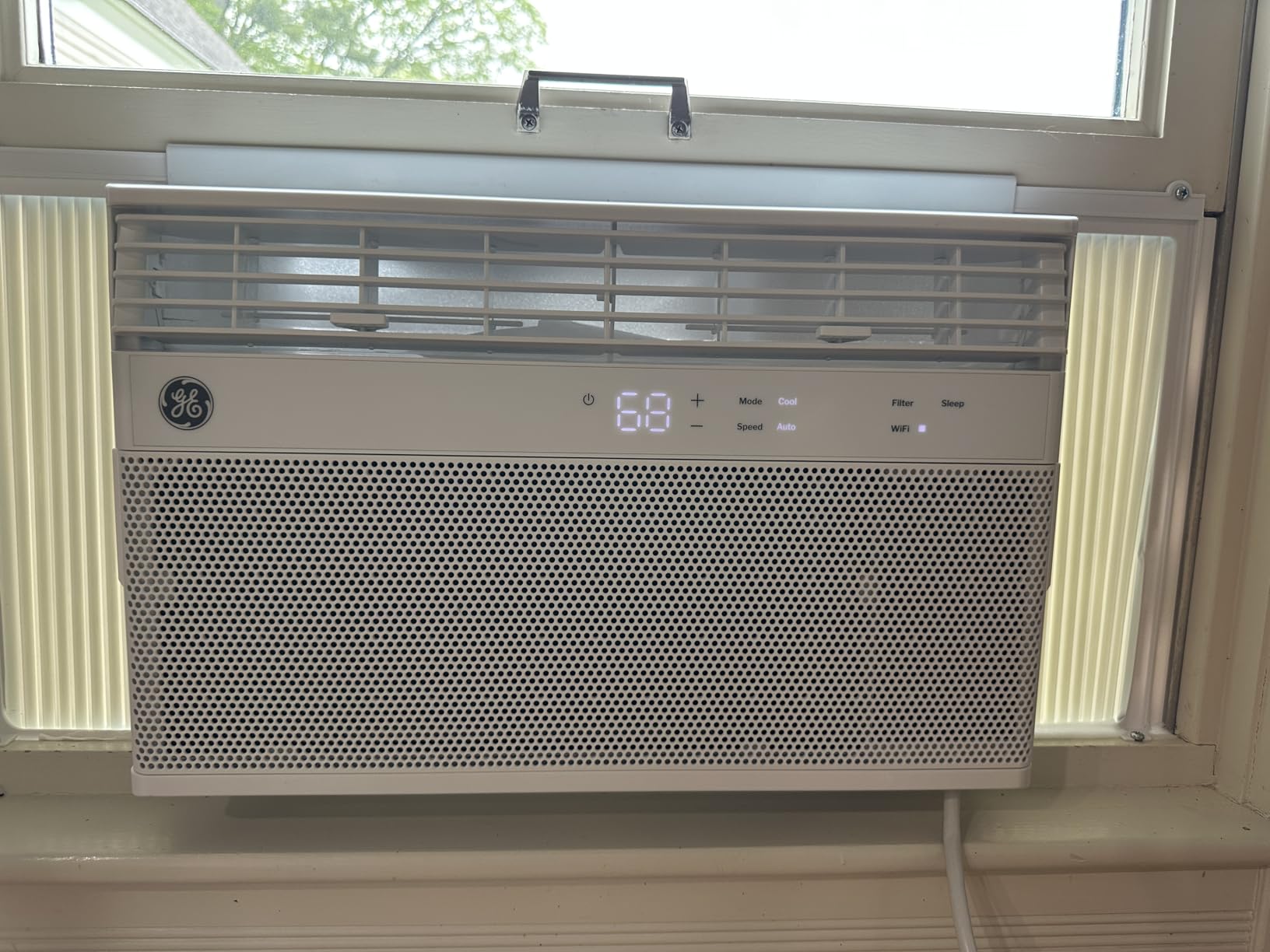 GE 8,000 BTU Smart Window Air Conditioner, Quiet & Energy Efficient Bedroom AC, 350 Sq Ft, Wi‑Fi, Alexa/Google, EZ Install Kit, White customer photo 1