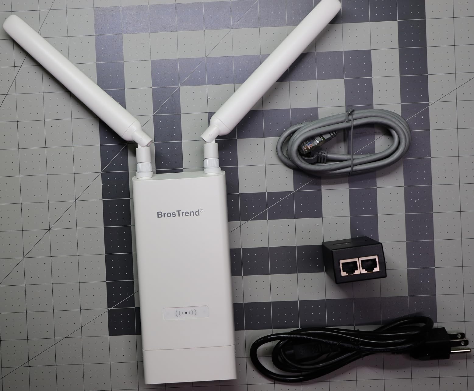 BrosTrend AC1200 Outdoor WiFi Access Point Gigabit Long Range, PoE Powered customer photo 2