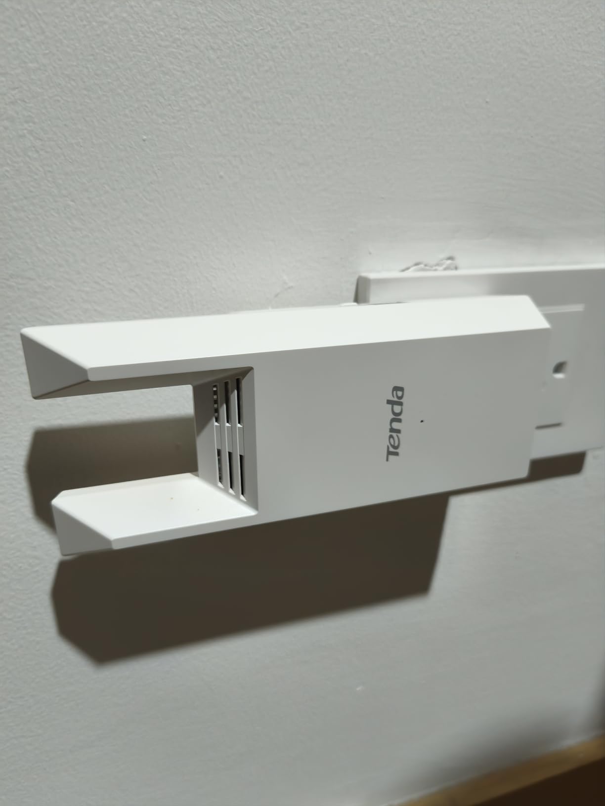Tenda WiFi Range Extender AC1200 - WiFi Extender with Gigabit Ethernet Port, 1.2Gbps Home Signal Booster, Dual Band, Up to 1600 Sq & 32 Devices (A18Pro) customer photo 1