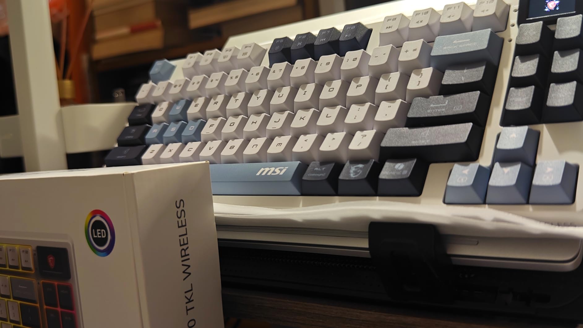 msi Forge GK600 TKL Wireless Sky - Mechanical Linear SWITCHES - Dye-Sublimated PBT Keycaps, Anti-Slip Base, RGB LED, USB 2.0, Bluetooth, 2.4 GHz - Tenkeyless customer photo 1