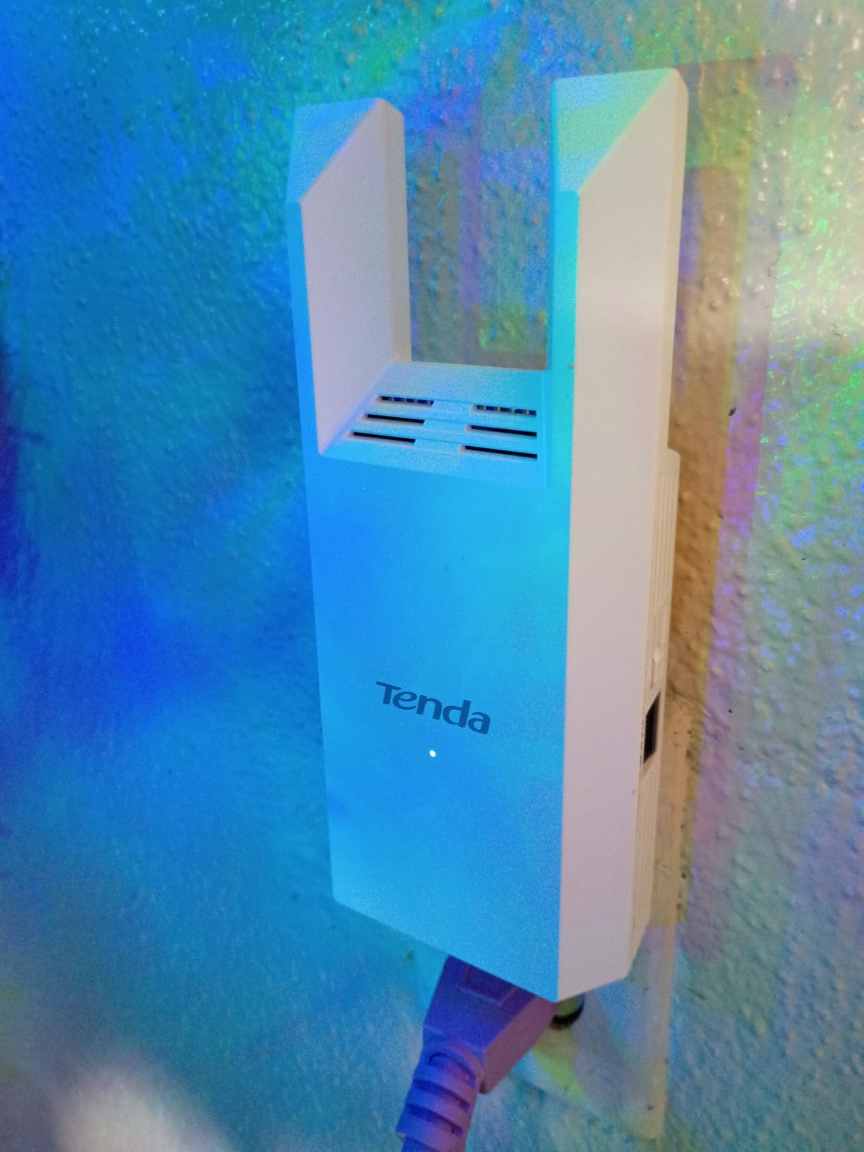 Tenda WiFi Range Extender AC1200, Dual-Band 867Mbps 5GHz/300Mbps 2.4GHz, WiFi Booster Suitable for Every House, One Ethernet Port (A18 V4.0) customer photo 1