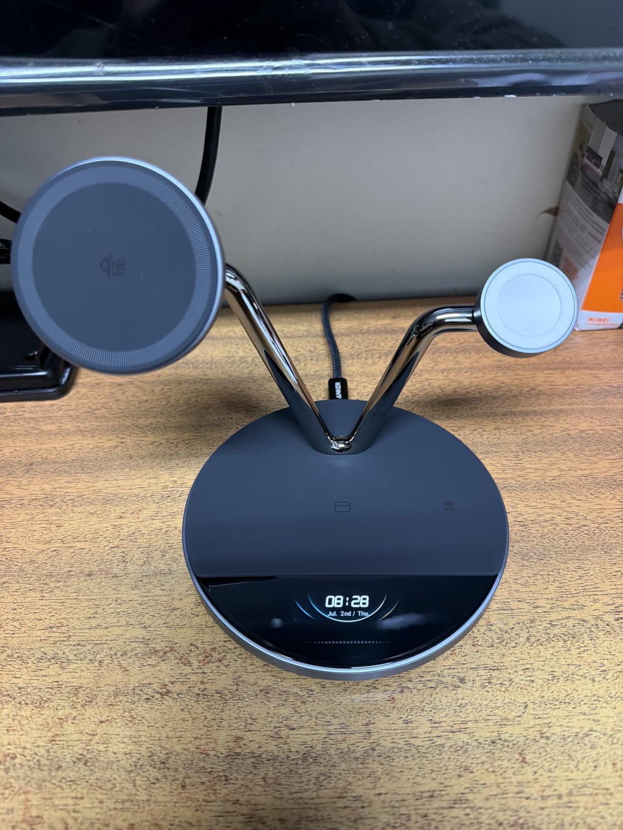Anker Prime 3-in-1 Qi2.2 MagSafe Compatible 25W Wireless Charging Station | Smart Display with TEC Active Cooling, for iPhone 17, Apple Watch, AirPods Pro, and More (Adapter Included) customer photo 1