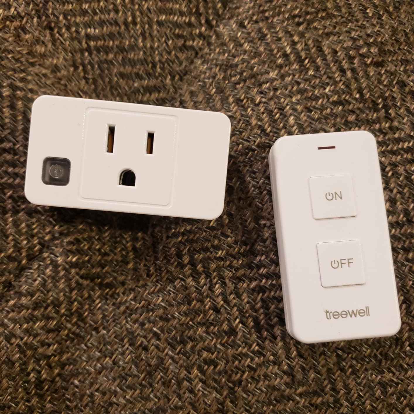 Remote Control Outlet with Portable Magnetic Switch | 200FT Long Range Wireless On Off Switch, Mini Outlet Plug, 15A/1875W, for Lamps/Lights, ETL & FCC listed, Pre-Programmed customer photo 1