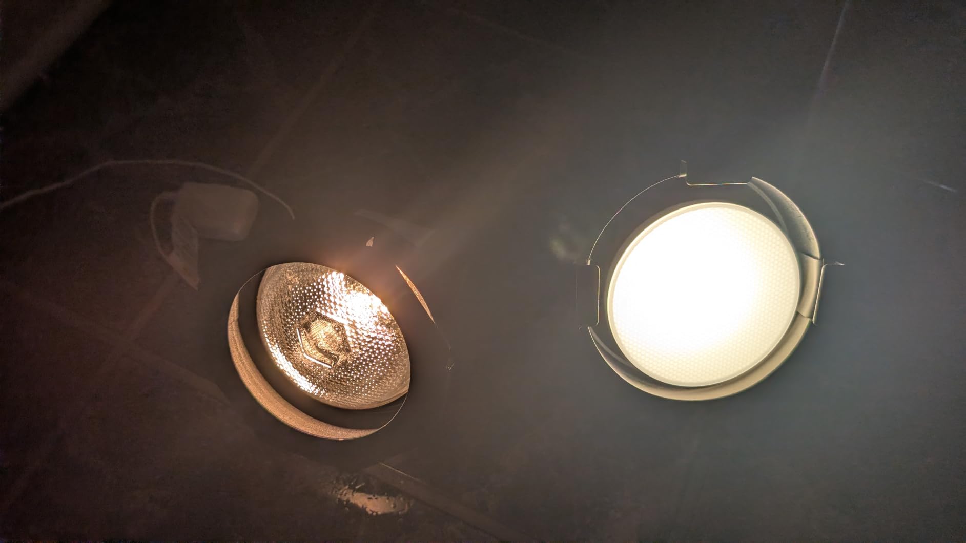 LIFX Smart Flood Light Bulb PAR38 E26 (1 Pack), Color Changing RGB + Warm White 1600 Lumens 150W Equivalent Tunable LED, 90+ CRI, Matter Compatible, Apple HomeKit, Alexa & Google Home Dimmable customer photo 1