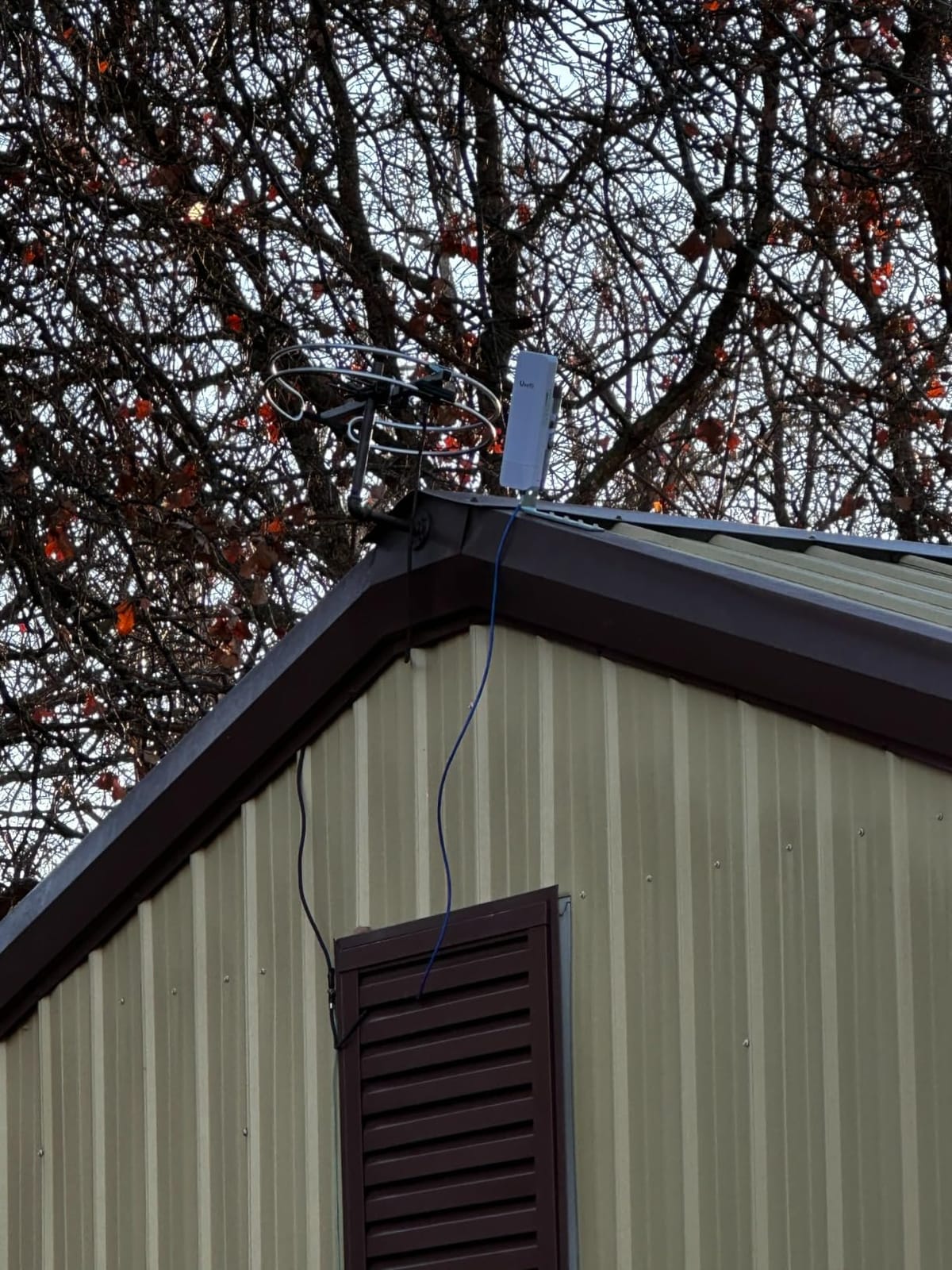 UeeVii 5.8G 3KM Wireless Bridge Point to Point Outdoor Complete CPE452KIT | AX3000 WiFi 6 Router, Adjustable Pole Mount, WiFi Bridge PtMP, Work with Starlink, Extend Network to Barn Garage, 24V POE Powered customer photo 1