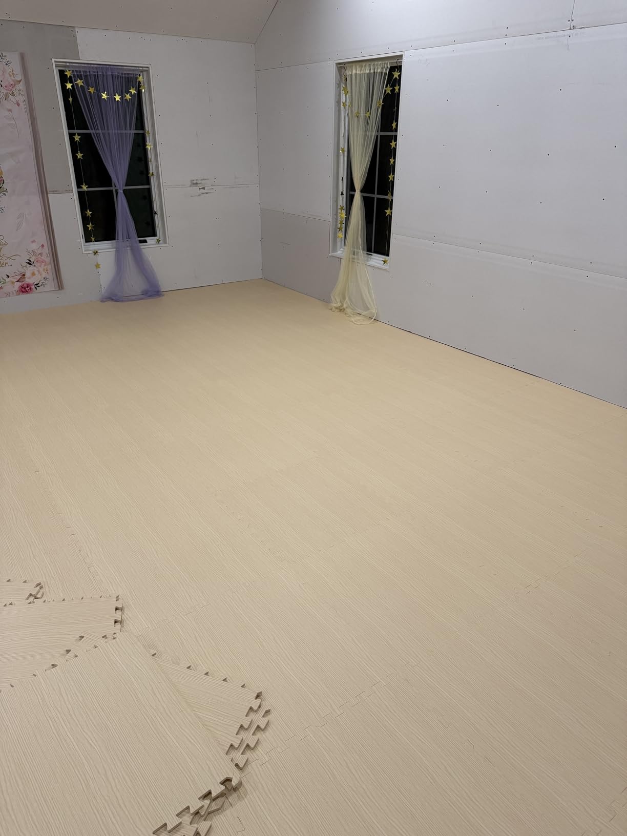 Sorbus Interlocking Wood Grain Foam Floor Tiles (30 Pack, Gray) | 3/8-inch EVA floor mats with borders suit playrooms, basements and home gyms, plus trade show flooring and dance areas. customer photo 1