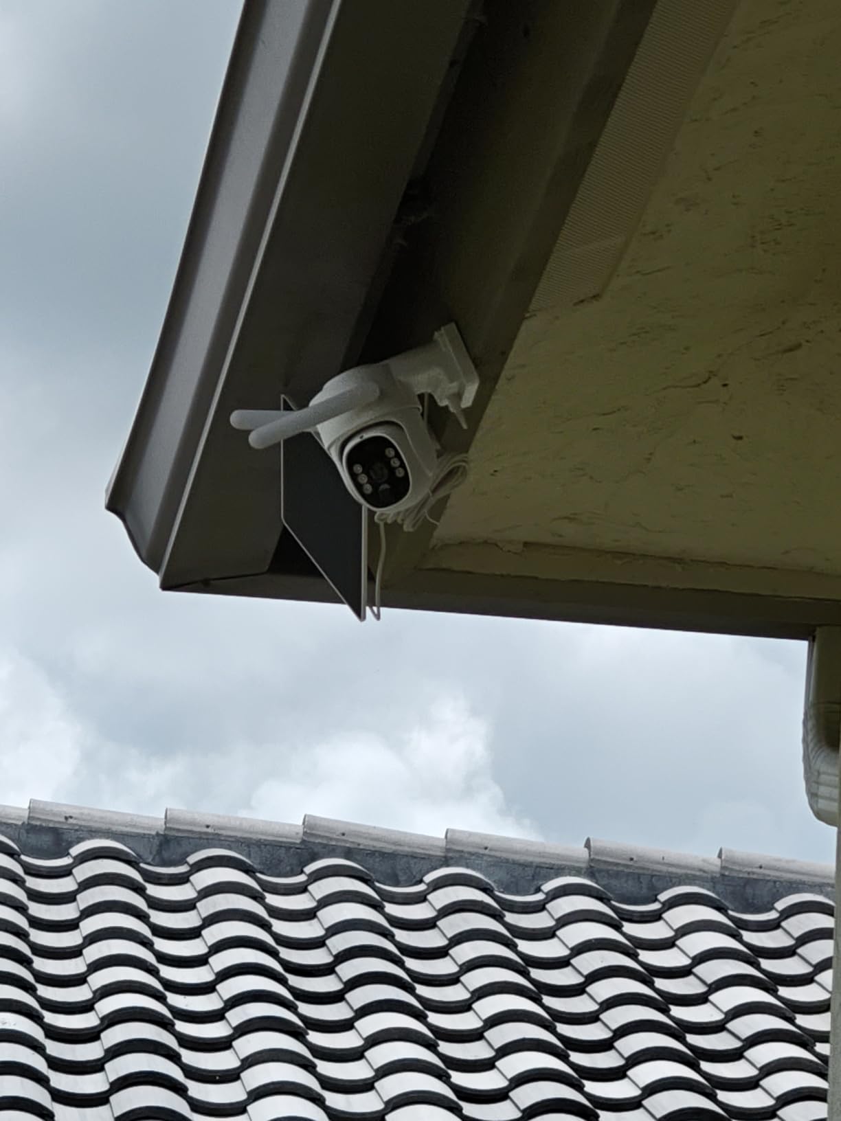 2K Security Camera System, 5GHz&2.4GHz WiFi Solar Wireless Cameras for Home Security, Wire-free Installation, AI Detection, Two-way Audio, Mobile alerts, SD/Cloud Storage, Color Night Vision, 4 Packs customer photo 2