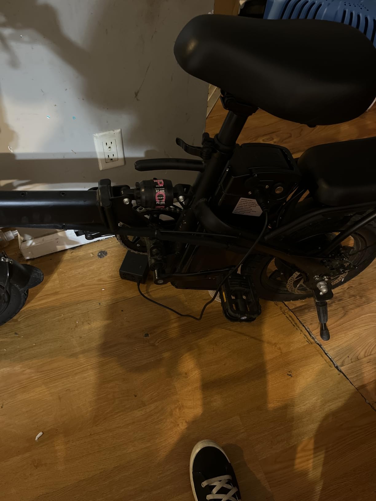 Electric Bike for Adults and Teens, 560W Motor 20MPH Compact Commuter Electric Bicycles, 32 Miles Range, 48V 10Ah Battery, 3 Shock Absorbers, 14