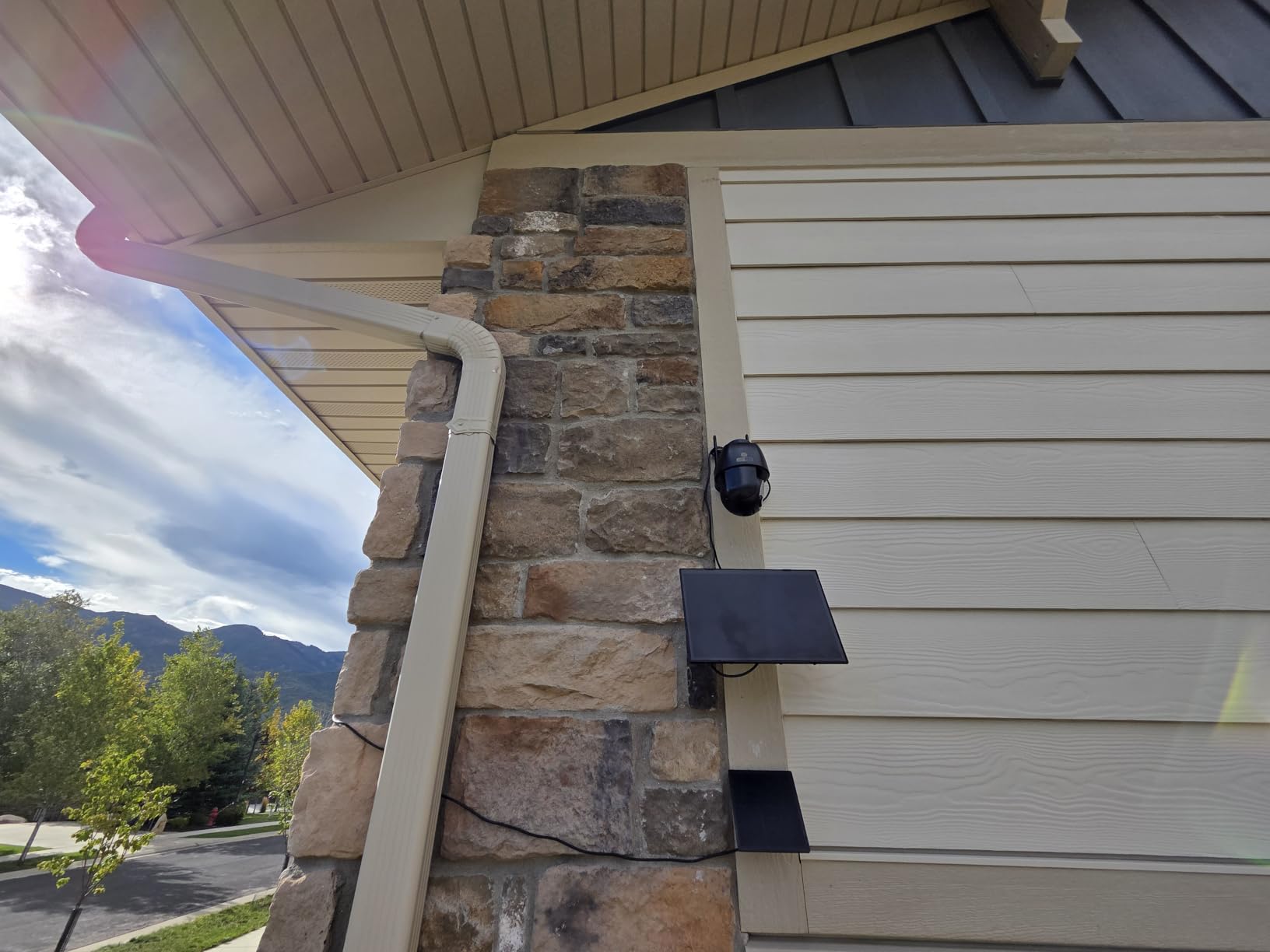 MUBVIEW 24/7 Continuous Recording Wireless Outdoor Security Camera | No Monthly Fee, 2.4G WiFi, 8X Zoom, 4MP 10W Solar Powered, 360° PTZ, Auto Tracking, SD Included, Charges Even Below 32°F customer photo 1