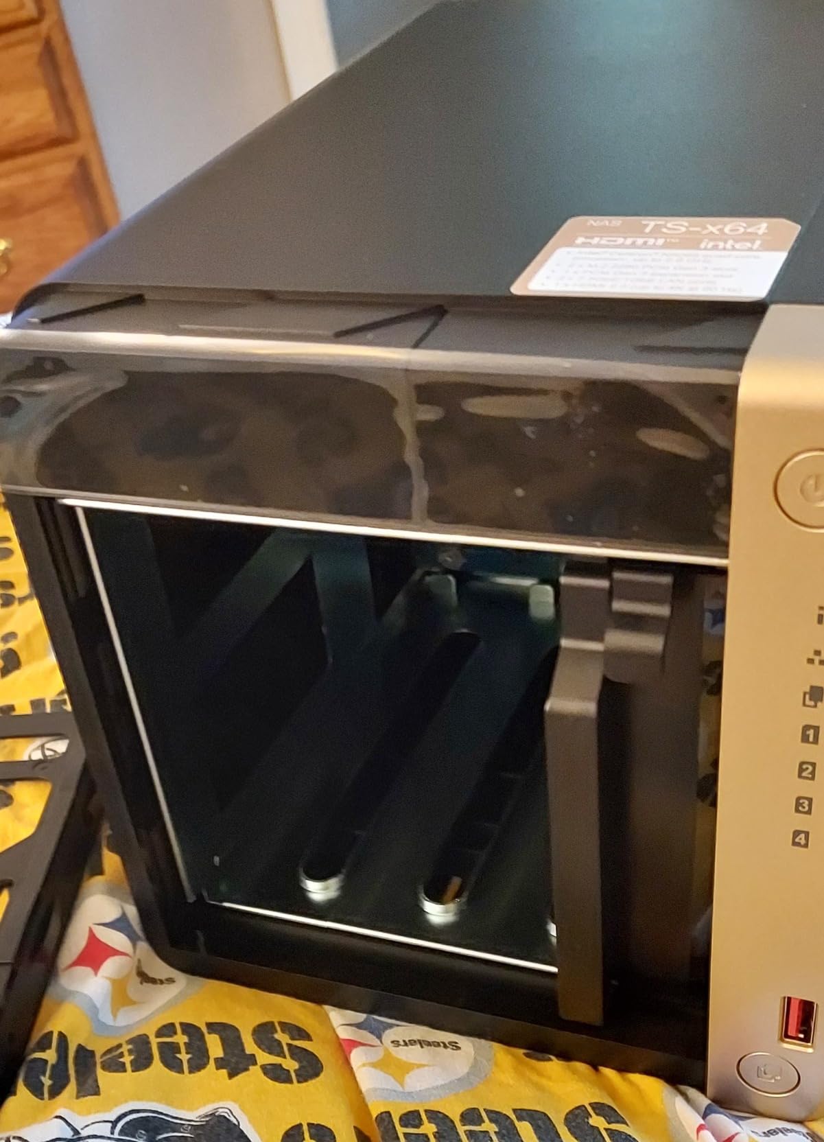 QNAP TS-664-8G-US 6 Bay Desktop NAS | Intel Quad-core Processor, M.2 PCIe Slots, Dual 2.5GbE Network Connectivity, Diskless customer photo 2