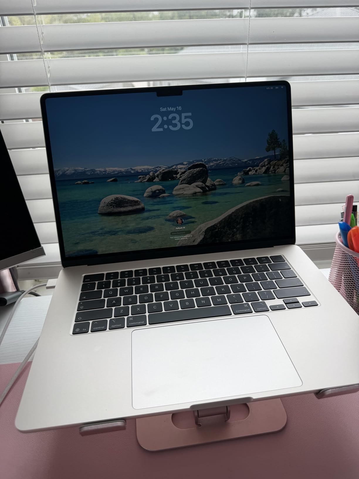 Apple 2026 MacBook Air 15-inch Laptop with M5 chip: Built for AI, 15.3-inch Liquid Retina Display, 16GB Unified Memory, 512GB SSD, 12MP Center Stage Camera, Touch ID, Wi-Fi 7; Starlight customer photo 1