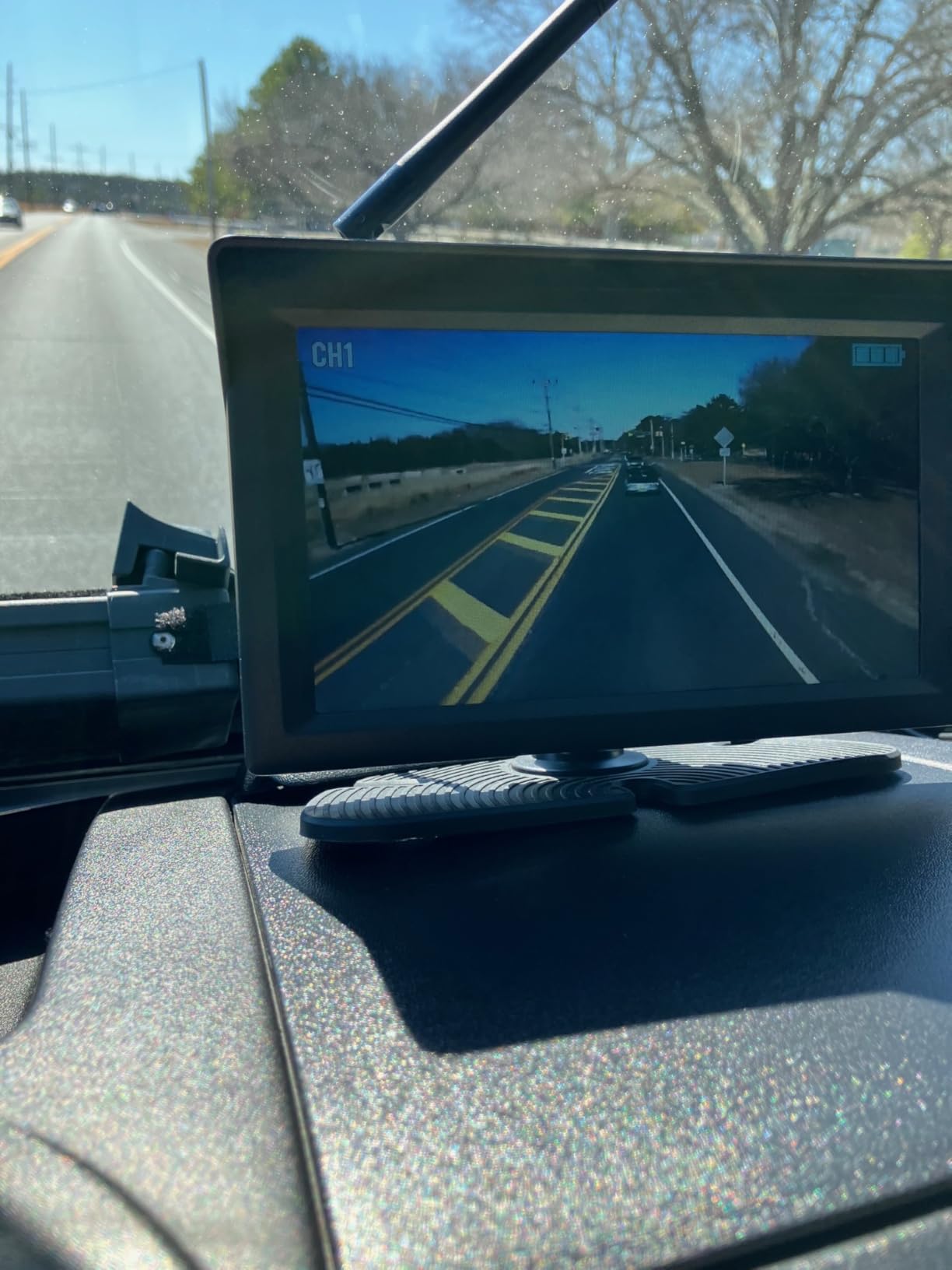 AUTO-VOX Magnetic Solar Wireless Backup Camera with WiFi Connection | No Monitor Needed, Snaps On in 1 Sec, Solar Powered for Longer Runtime, Reliable Live View up to 230FT for Truck Trailer RV customer photo 1