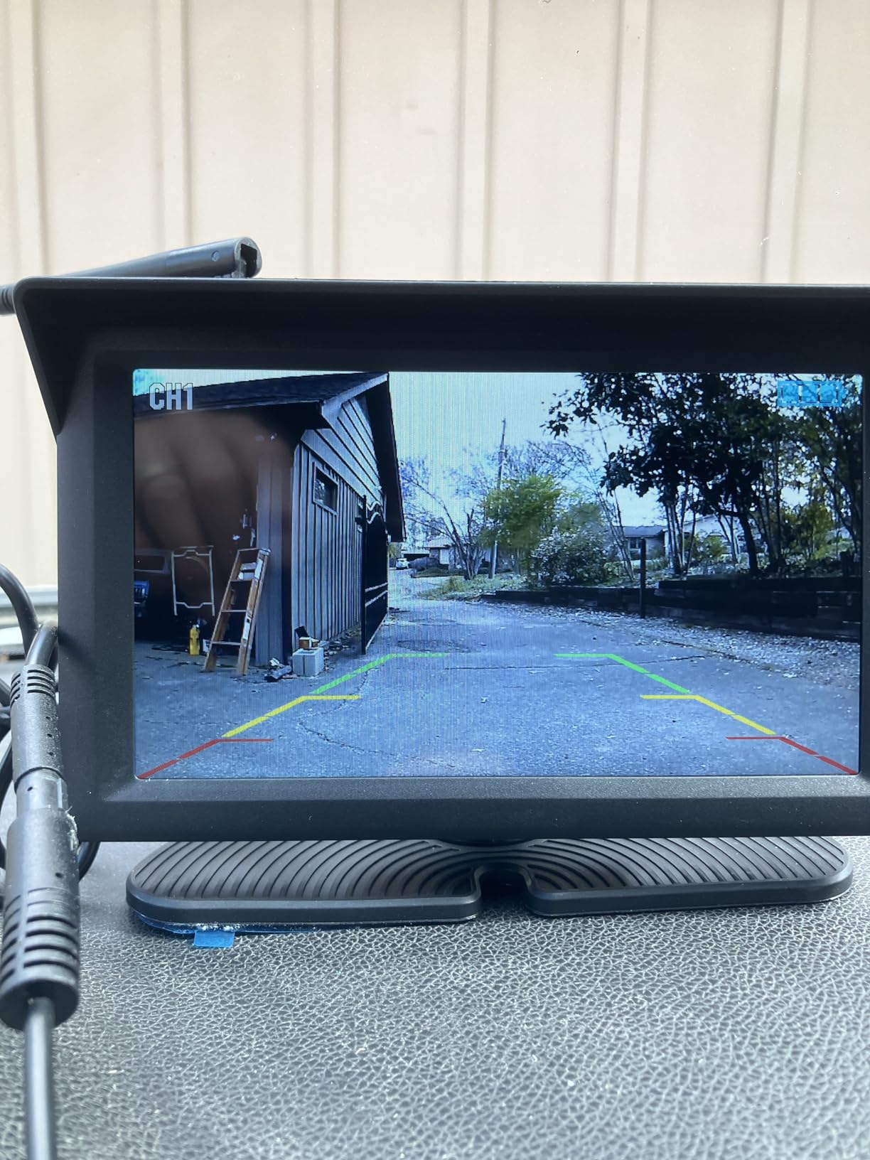 AUTO-VOX Magnetic Solar Wireless Backup Camera with WiFi Connection | No Monitor Needed, Snaps On in 1 Sec, Solar Powered for Longer Runtime, Reliable Live View up to 230FT for Truck Trailer RV customer photo 2
