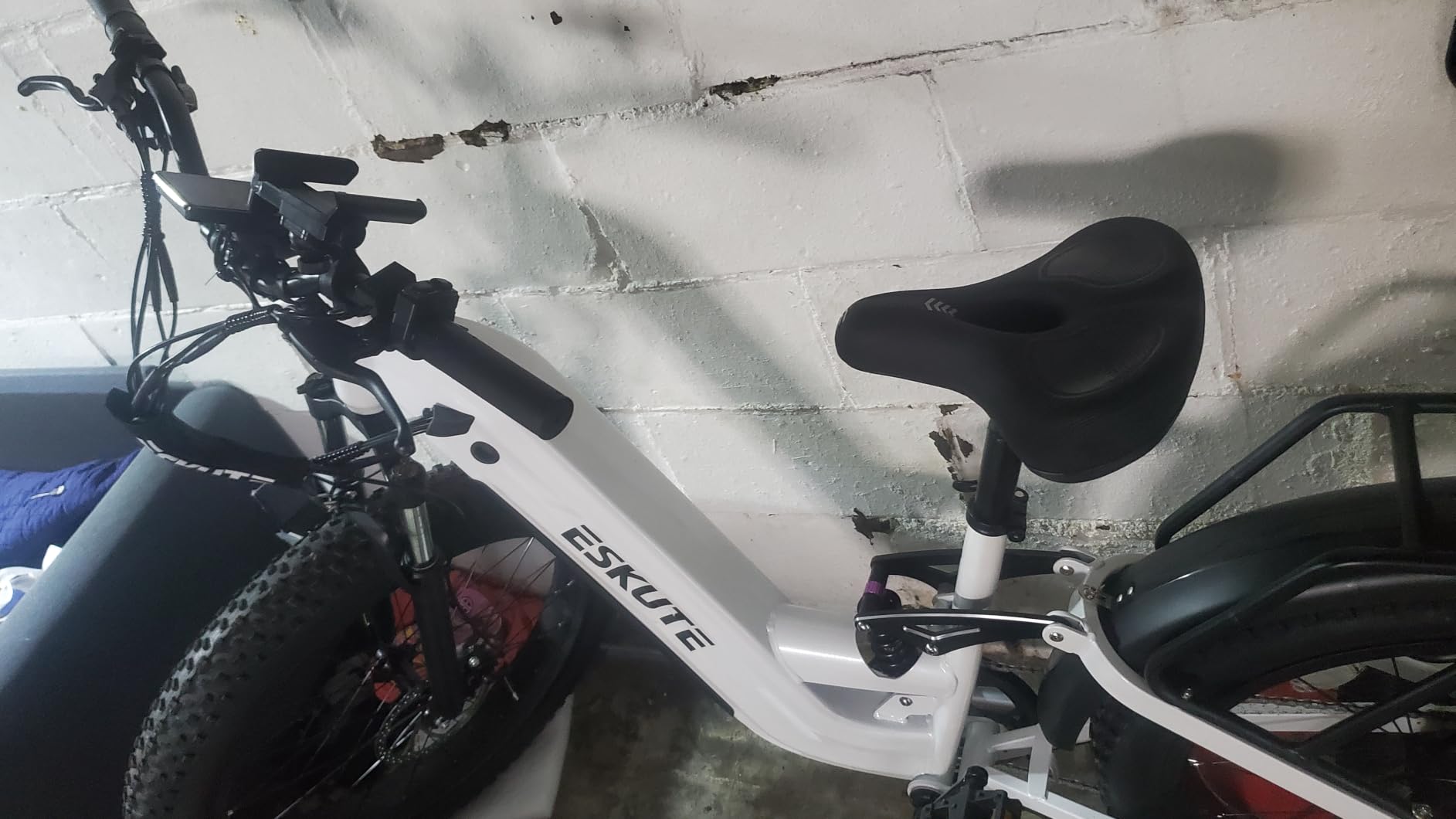 ESKUTE Electric Bike for Adults - 48V20.8Ah 86 Miles Battery Commuter, 32+MPH, Peak 1800W Brushless Motor, 26x4.0 Fat Tire Step-Thru Cityrun Ebike, 8-Speed, Full Suspensions E-Bike customer photo 2
