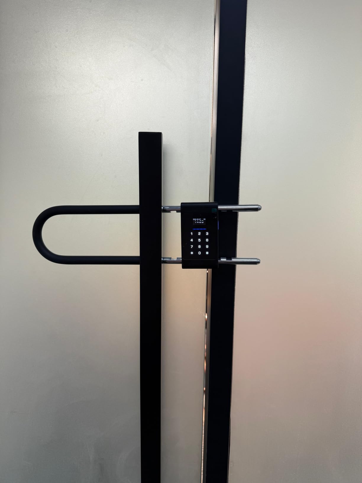 U-Shaped Smart Glass Door Lock, Bluetooth Fingerprint U-Lock, Keyless Entry, Password Keypad, NFC, IC Card & Emergency Mechanical Key. IP65 Weatherproof Security Lock for Shop, Salon, Office customer photo 2